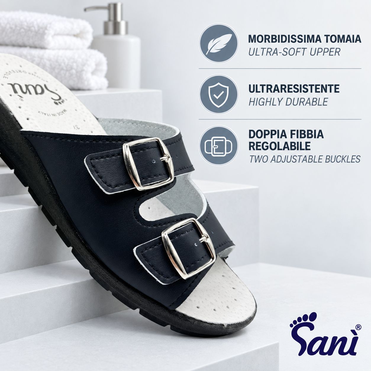 Sandalo blu scuro con due fibbie regolabili e sottopiede bianco. Marca Sani.