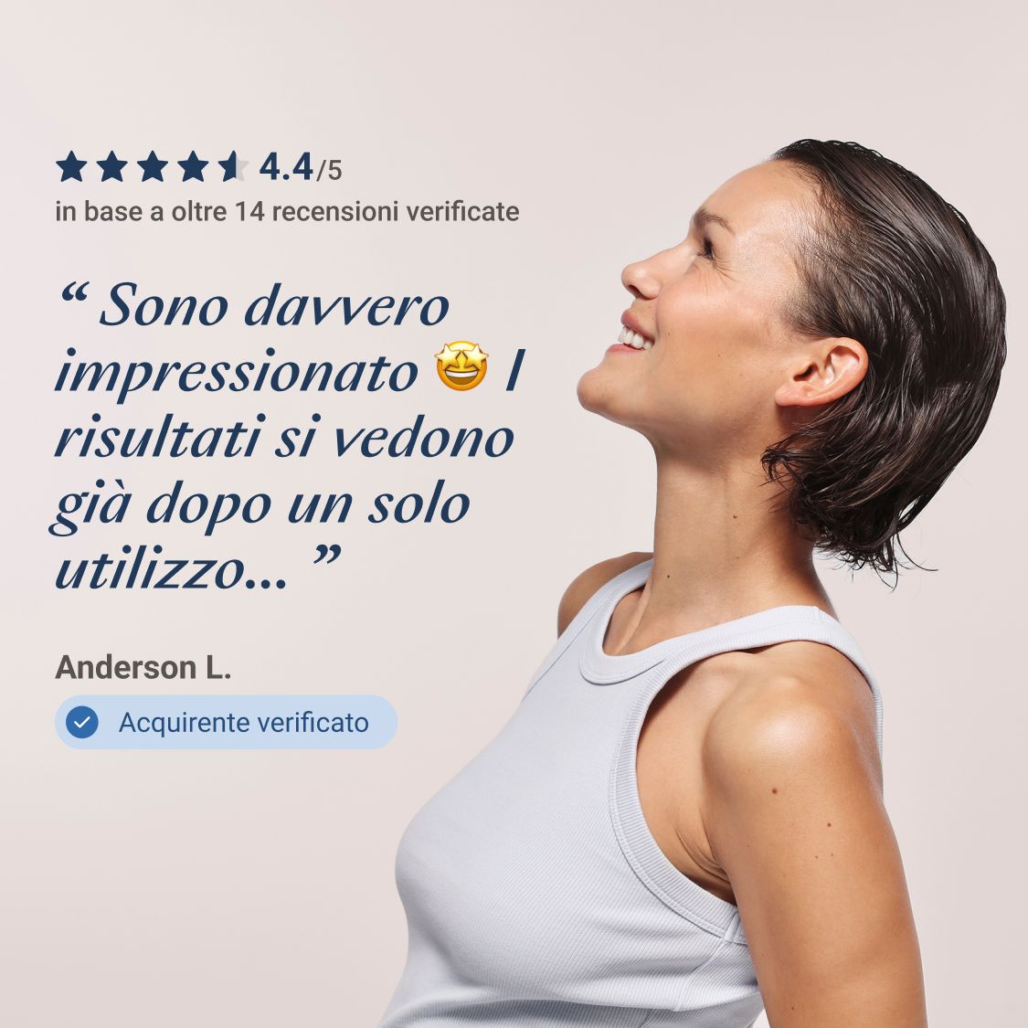 Donna sorridente. Testo: 4.4/5 stelle, citazione. Acquirente verificato.