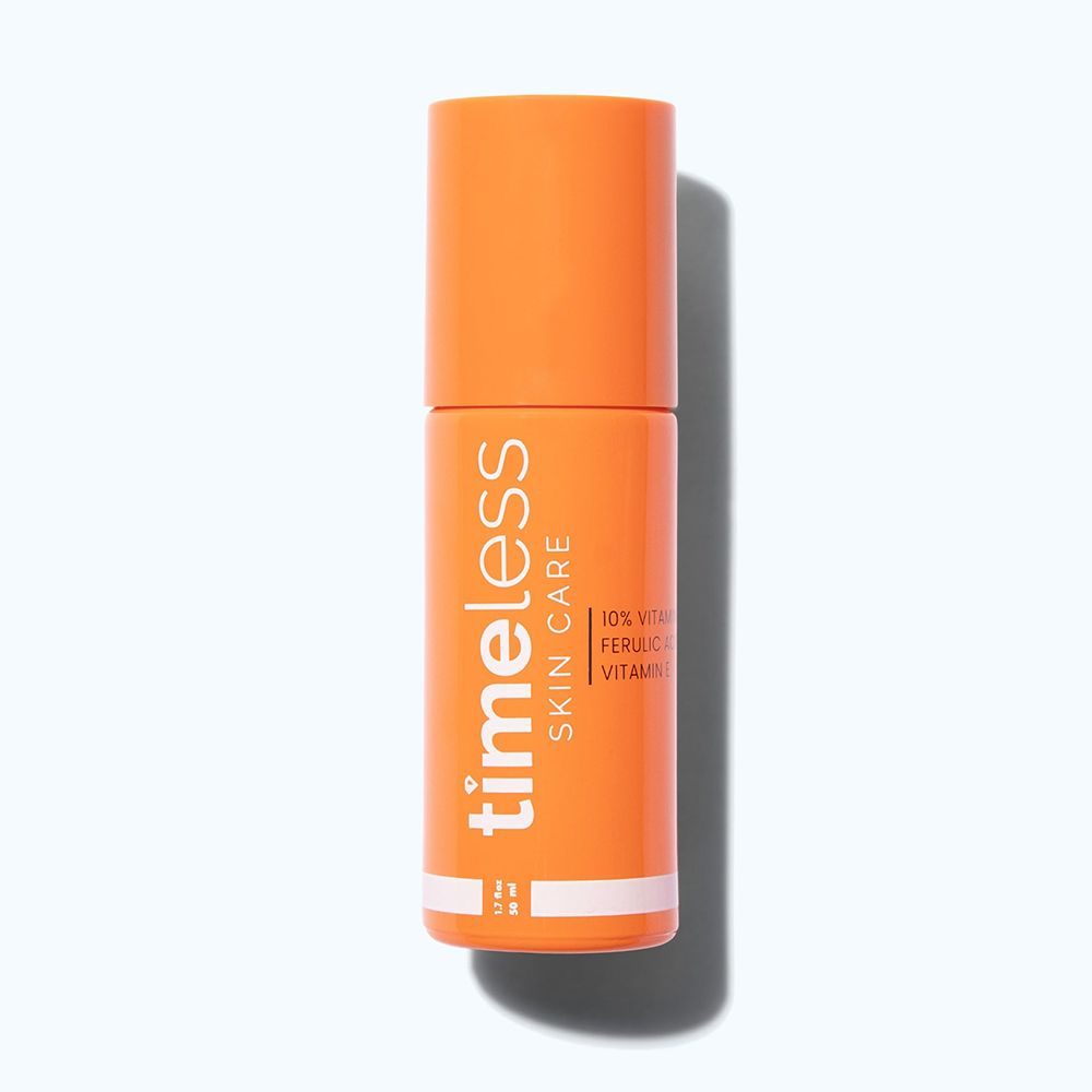 Flacone arancione con etichetta bianca. Scritta: Timeless Skin Care. Contiene 10% di vitamina C, acido ferulico e vitamina E.