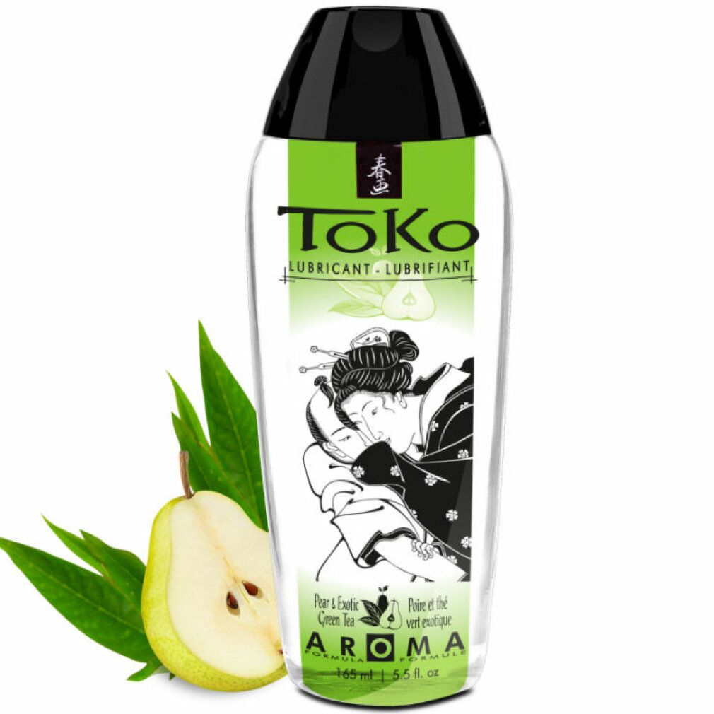 Flacone di lubrificante con tappo nero, etichetta verde. Pera, foglie e illustrazione di geisha. Testo: Aroma, Pear & Exotic Green Tea.