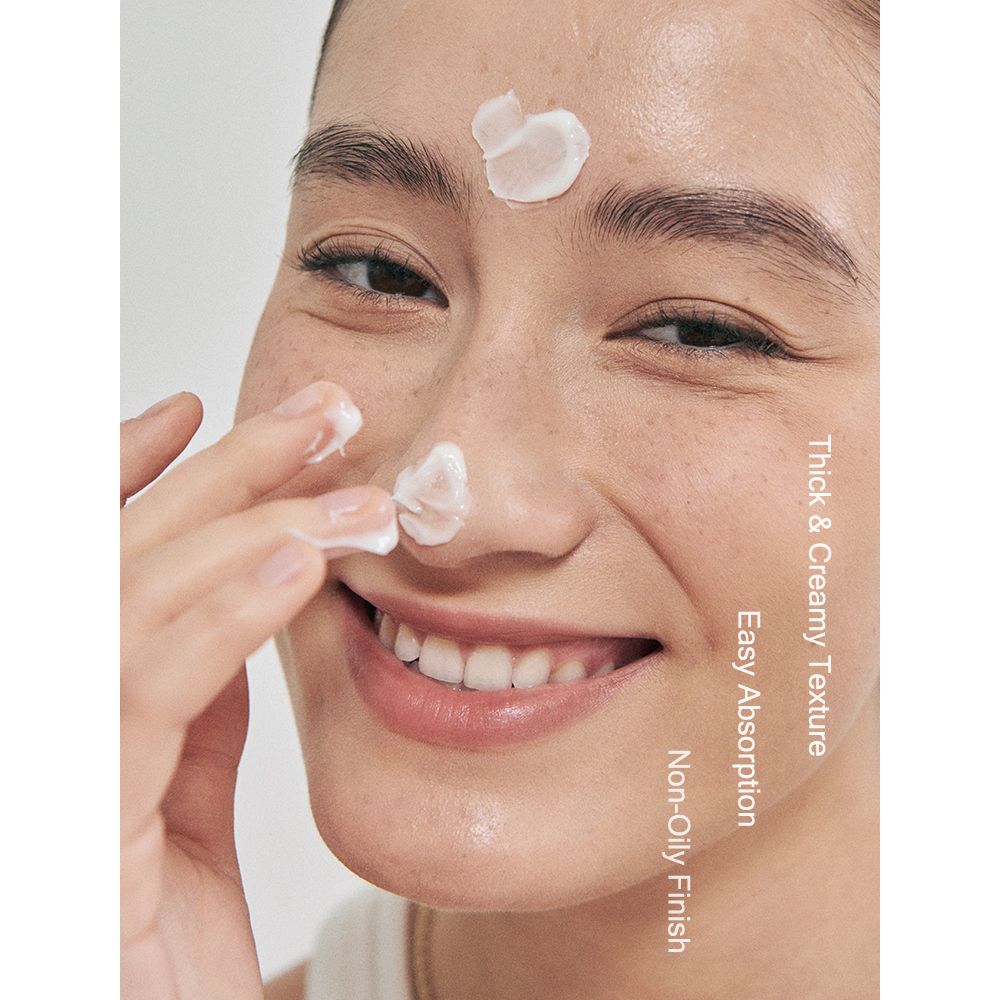 Vasetto con crema su sfondo. Scritta: Cicaluronic Moisturizer. Marchio: MIZON.