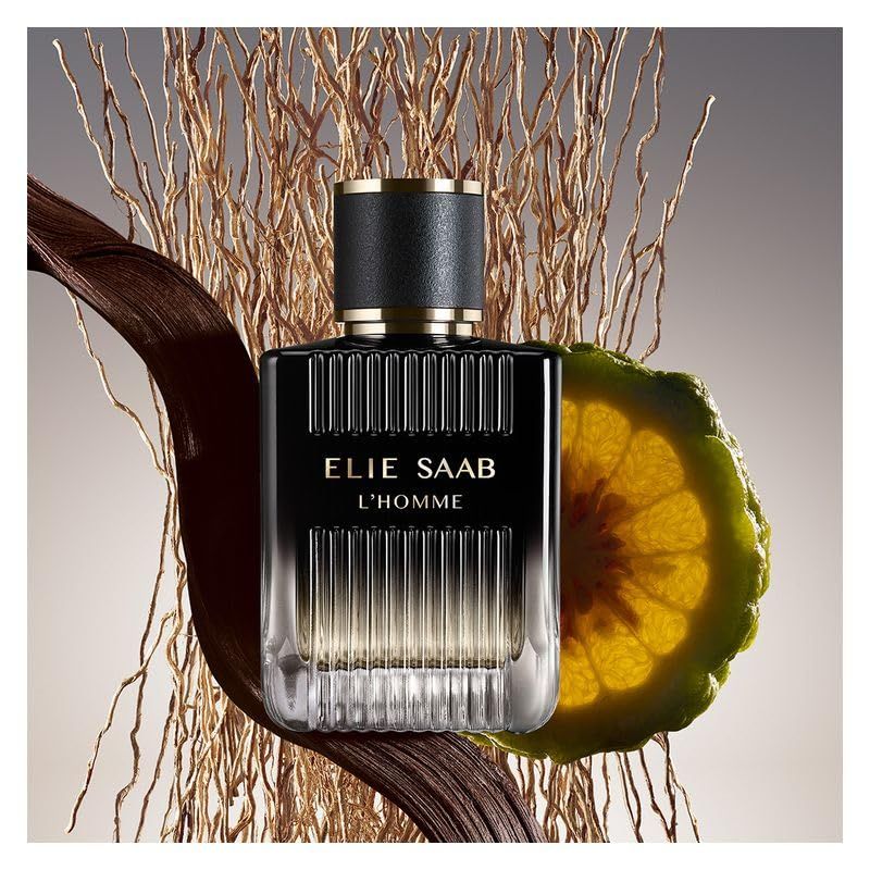 Flacone nero con dettagli dorati. Scritta: ELIE SAAB L'HOMME. Decorazione con rami e frutto.