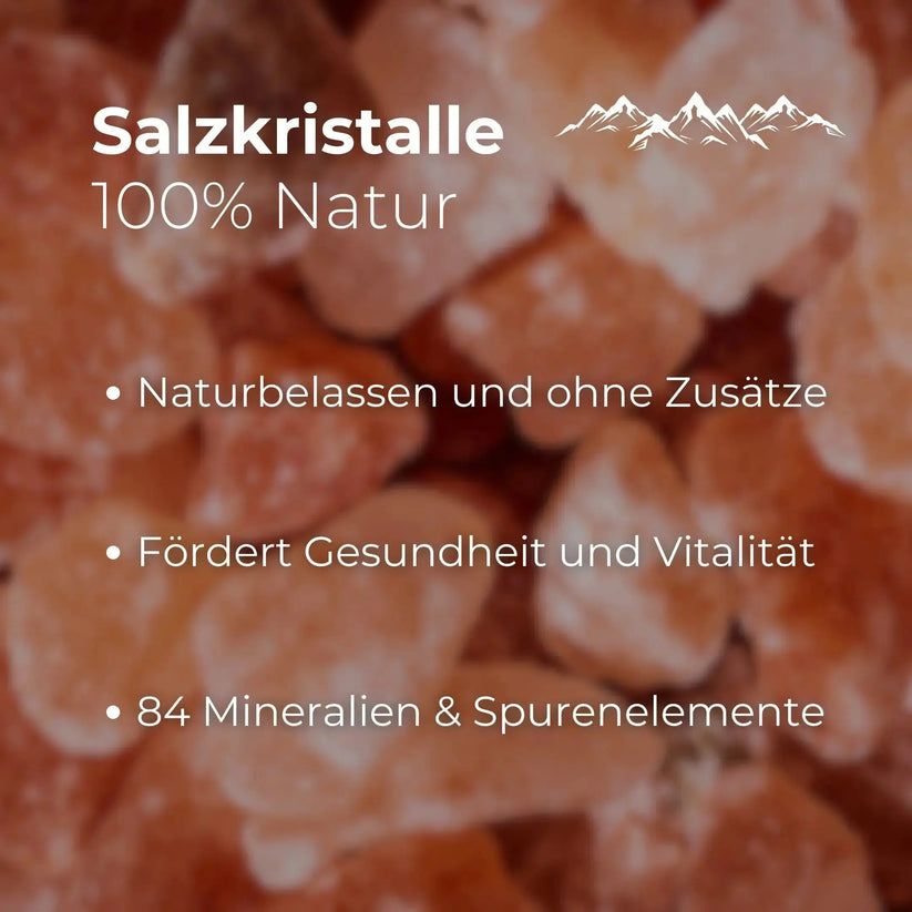 Primo piano di cristalli di sale. Testo: Cristalli di sale, 100% naturale, naturali e senza additivi, favorisce la salute e la vitalità, 84 minerali.