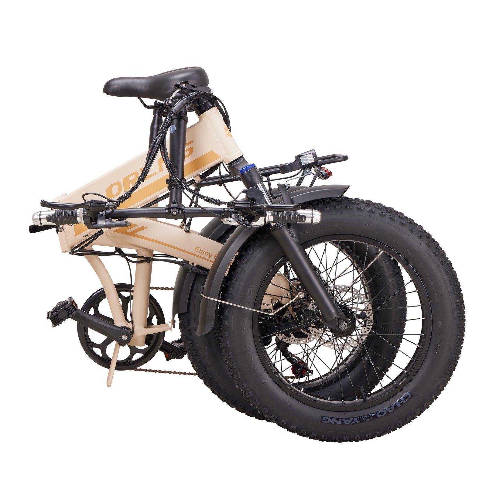 Bicicletta elettrica beige piegata con pneumatici neri. Manubrio e pedali visibili. La bici è piegata.