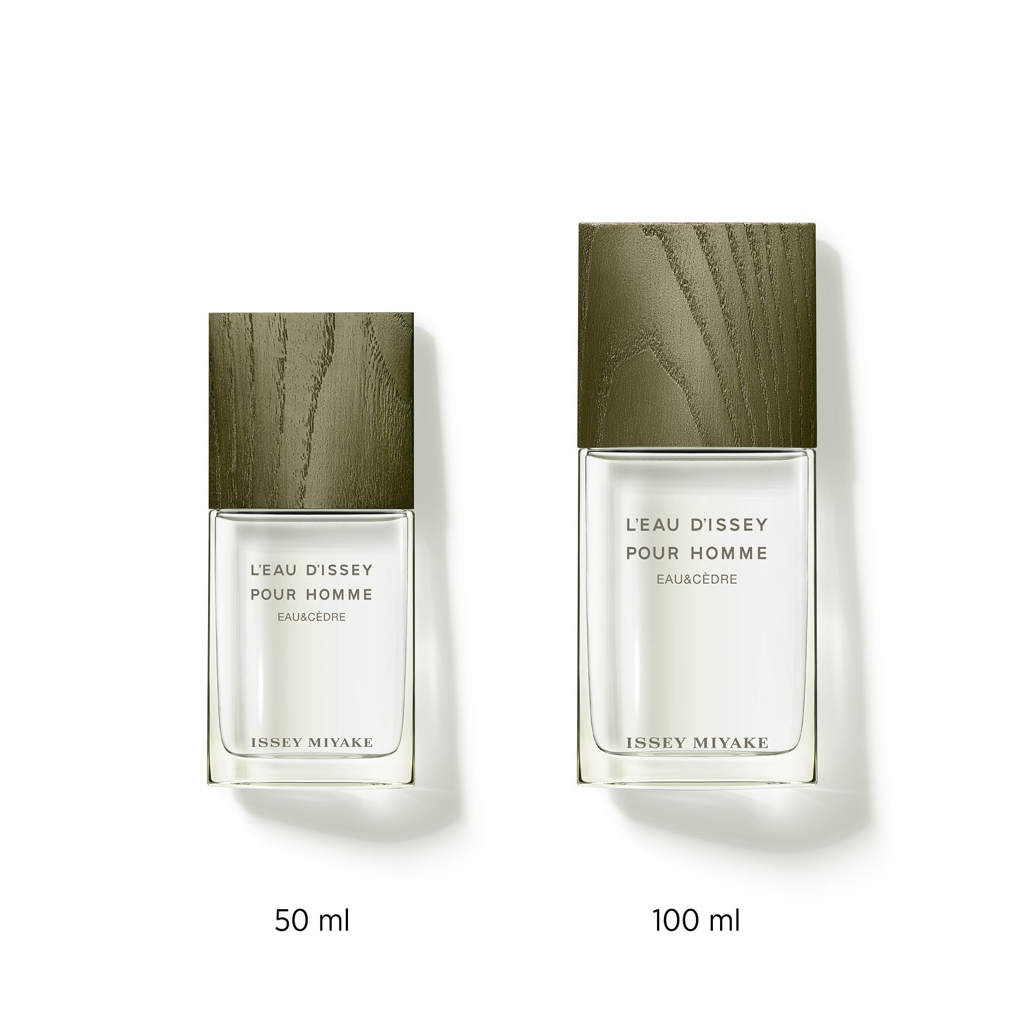 Due flaconi, 50 ml e 100 ml, rettangolari, con tappo in legno. Scritta: L'Eau d'Issey Pour Homme Eau&Cèdre, Issey Miyake.