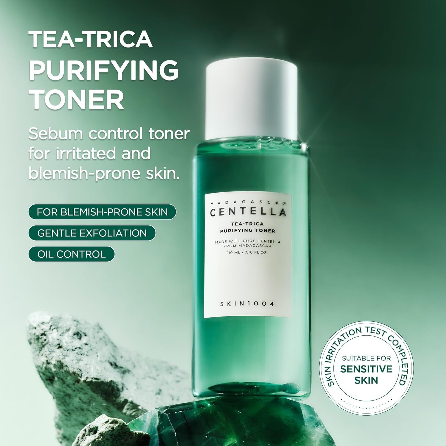 Flacone verde con tappo bianco. Scritta: TEA-TRICA PURIFYING TONER. Per pelli impure. SKIN1004.