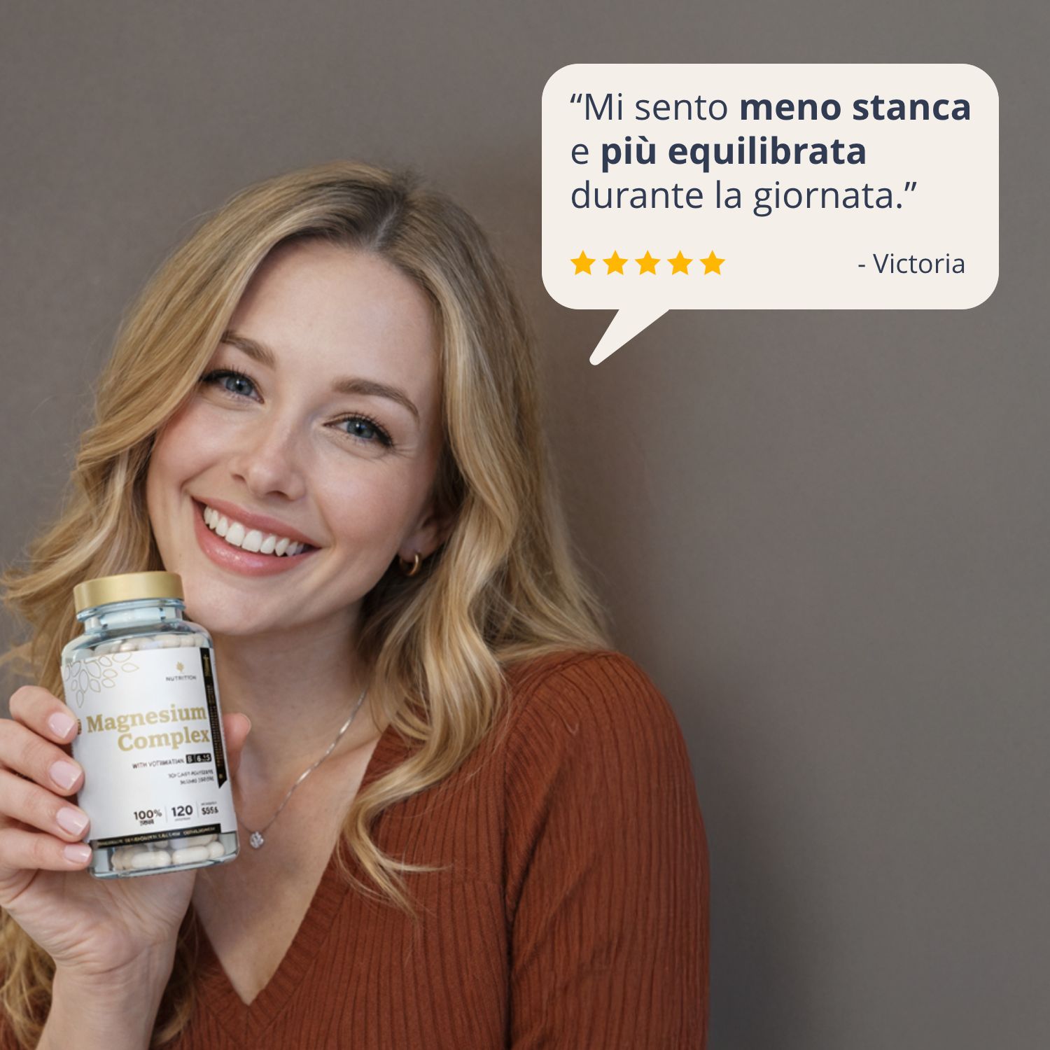 Donna con bottiglia Golden Tree Magnesium Complex, citazione: 'meno stanca ed equilibrata'.
