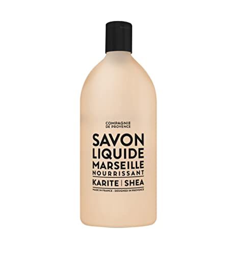 Flacone beige con tappo nero. Scritta: SAVON LIQUIDE MARSEILLE NOURRISSANT KARITE | SHEA. Marchio Compagnie de Provence.