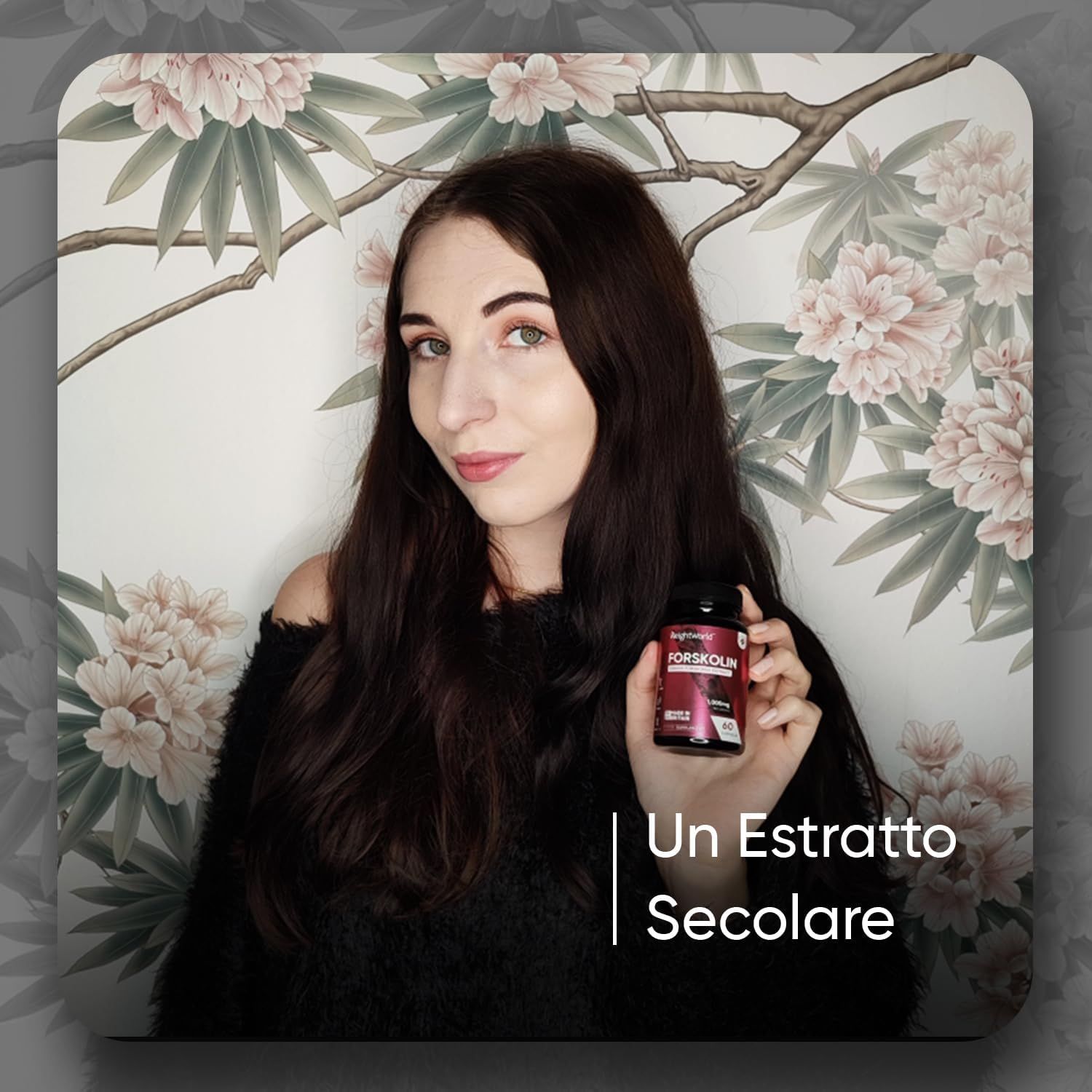 Donna che tiene in mano un flacone di capsule WeightWorld Forskolin. Testo: Un estratto secolare.