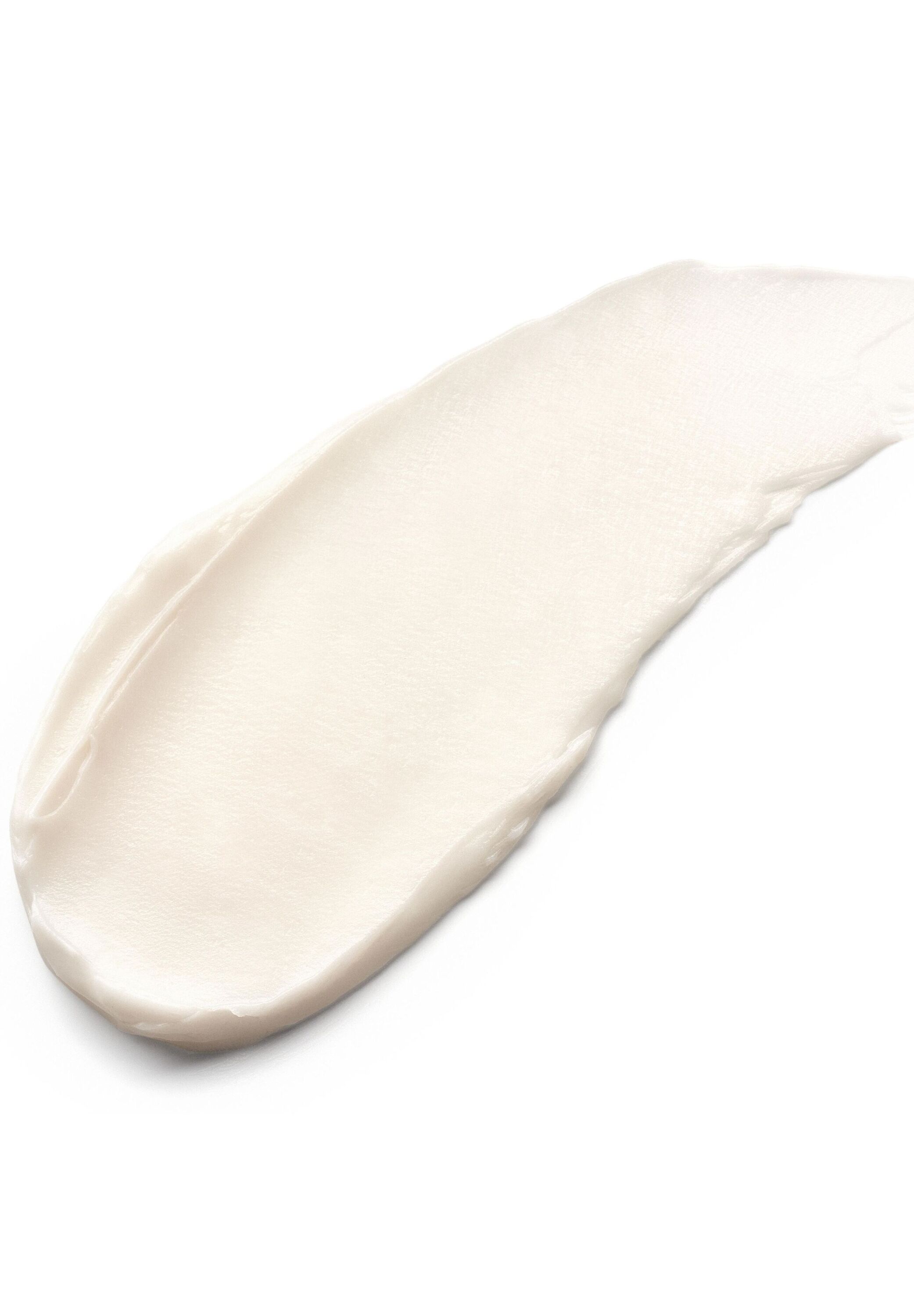 Crema spalmata su sfondo bianco. Consistenza color crema.