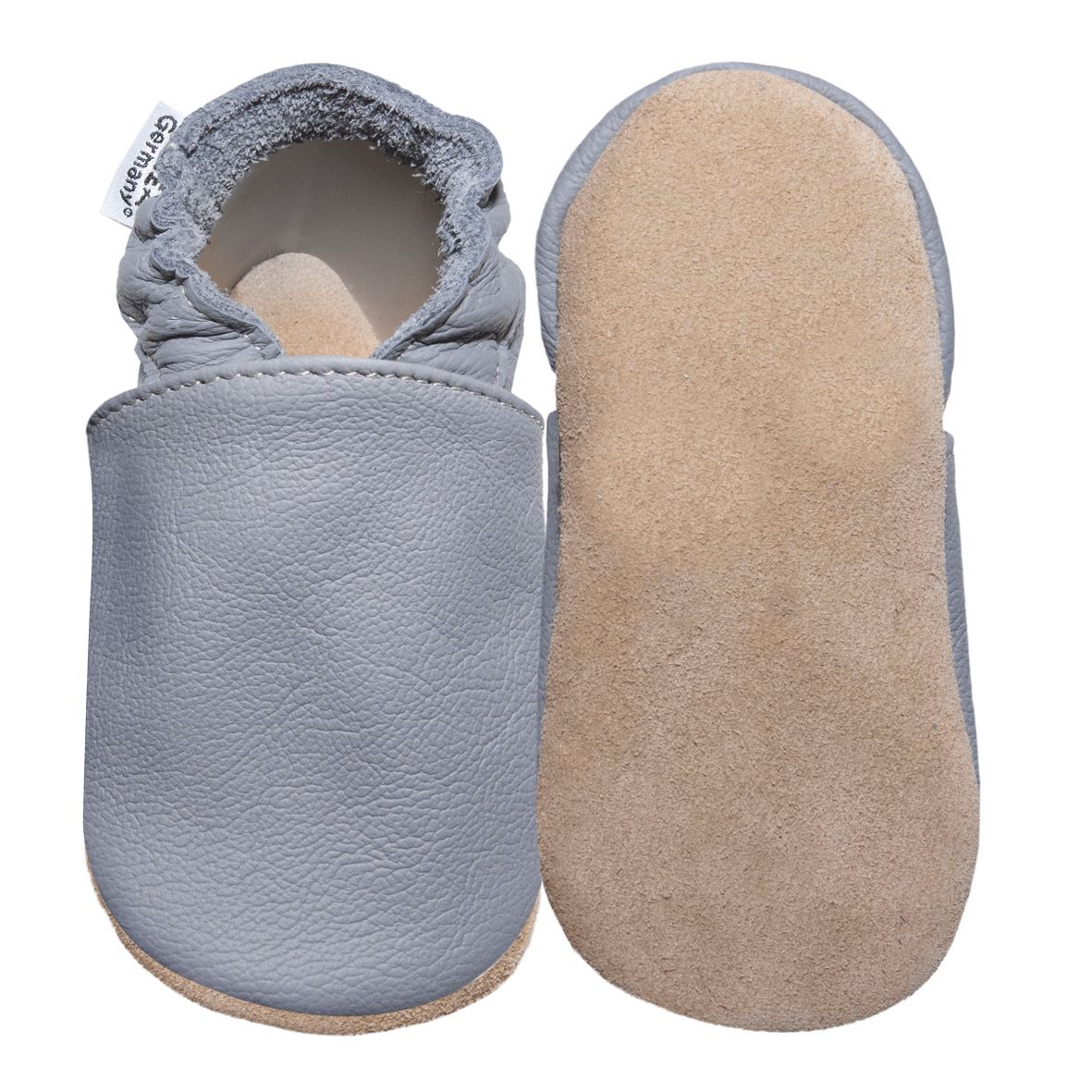 Scarpina grigio chiaro, pelle, con suola in pelle scamosciata beige. Etichetta "HOBEA-Germany". Una scarpa accanto.