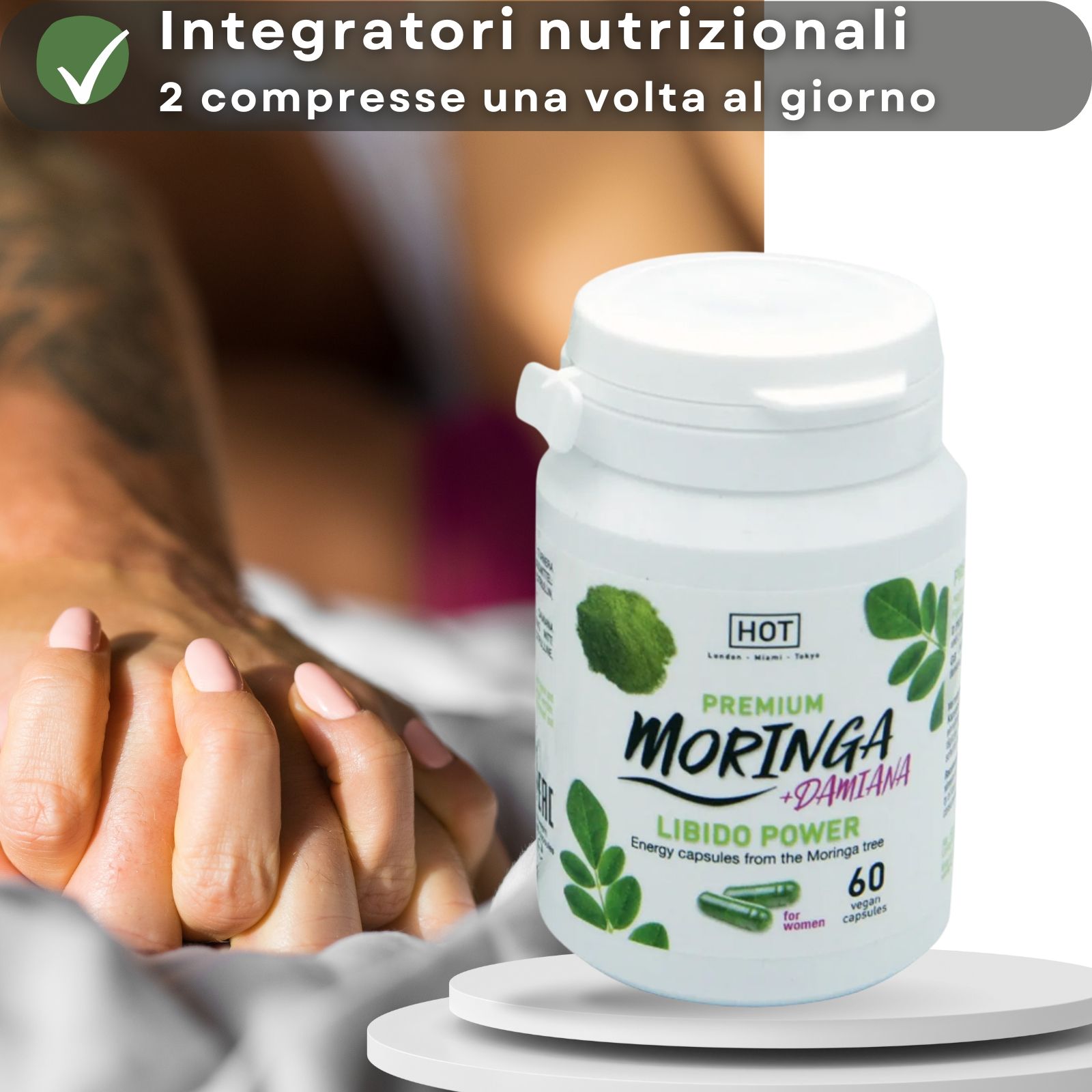Flacone bianco di capsule « Moringa + Damiana Libido Power ». 60 capsule, capsule verdi, foglie, confezione.