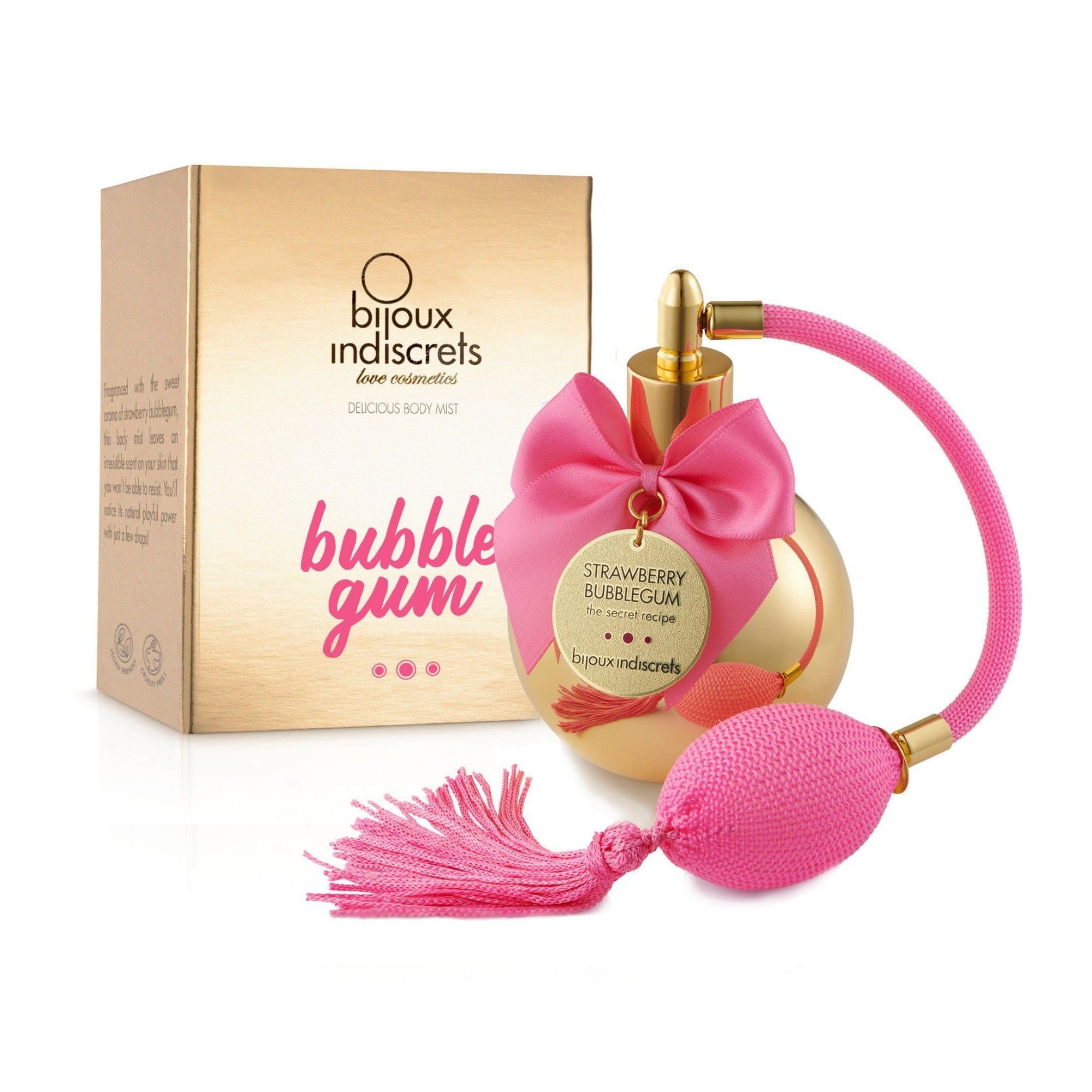 Flacone dorato con nappa e fiocco rosa. Scritta: Strawberry Bubblegum. Scatola dorata con logo e scritta.