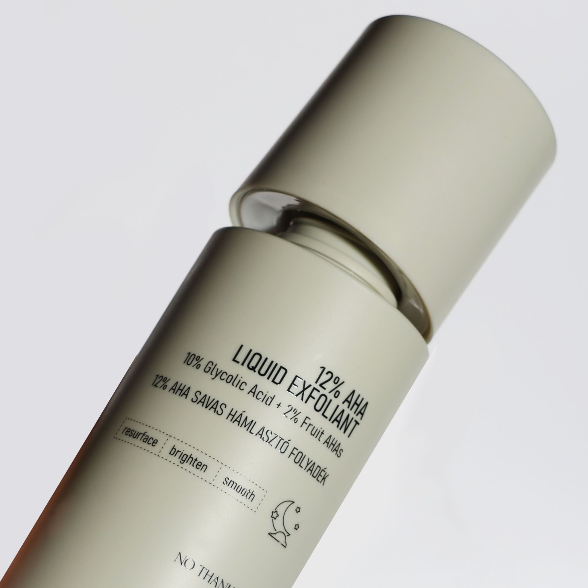 Flacone 12% AHA Liquid Exfoliant, con testo.