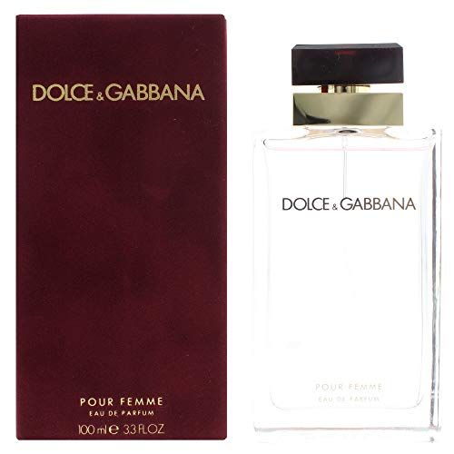 Flacone di profumo e confezione. Flacone rettangolare, trasparente. Confezione bordeaux con scritta Dolce & Gabbana. Pour Femme.