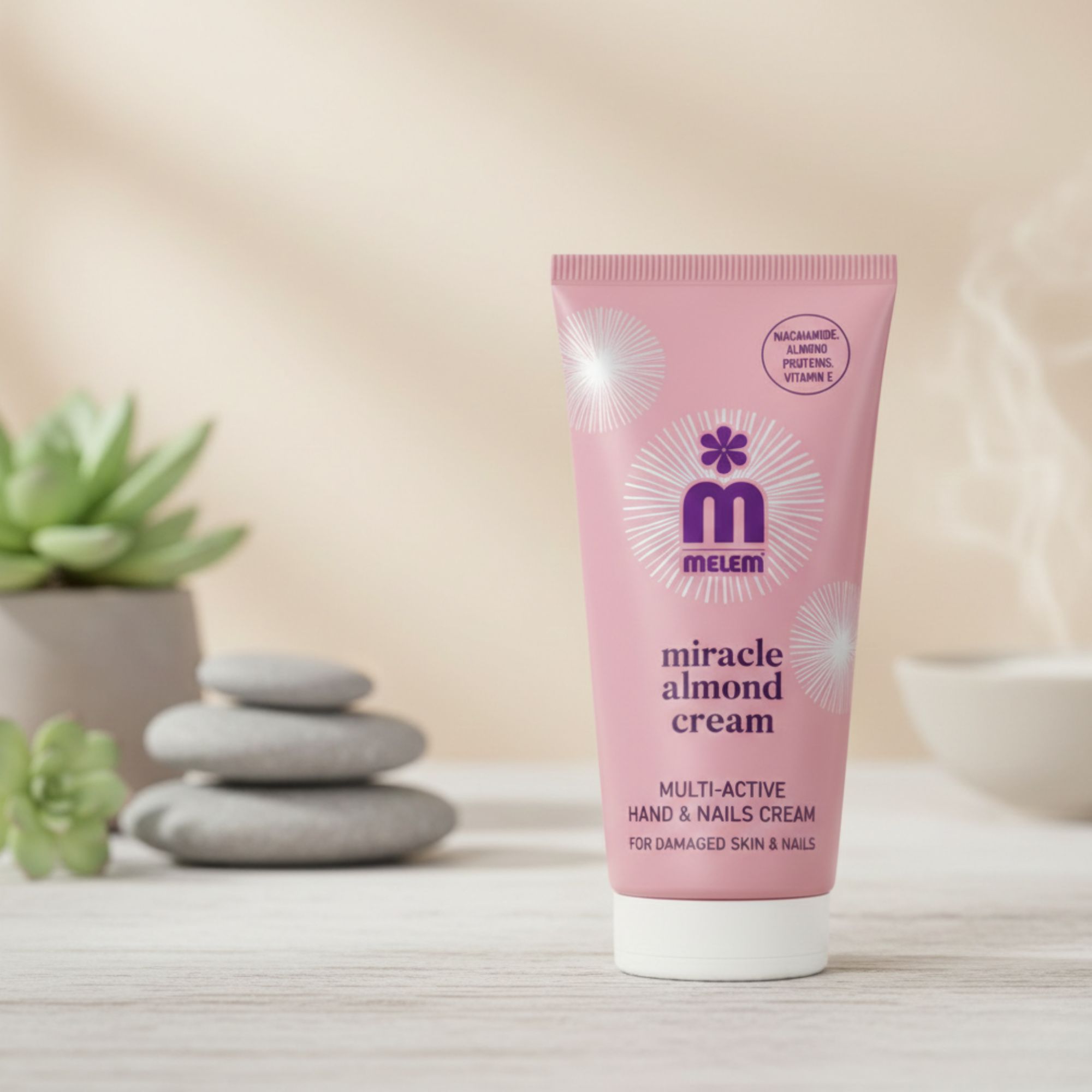Tubo rosa "melem miracle almond cream". Testo: Multi-Active Hand & Nails Cream. Per pelli e unghie danneggiate. Con olio di mandorle.