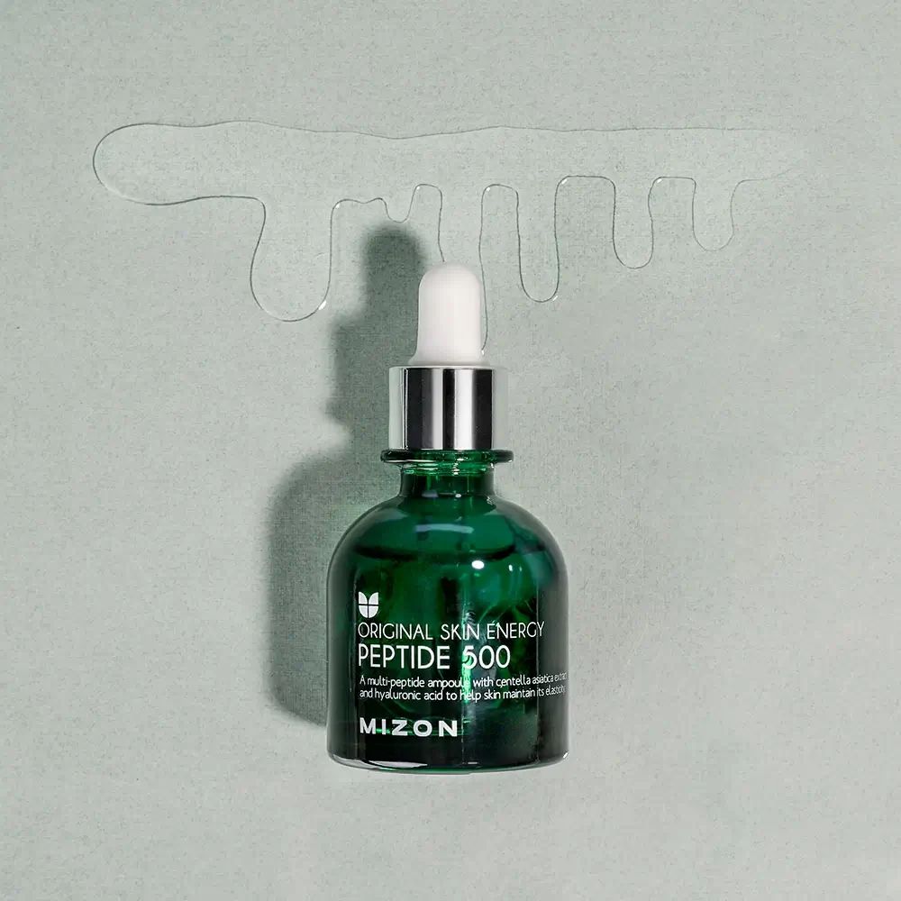 Flacone di siero verde con pipetta. Scritta: ORIGINAL SKIN ENERGY PEPTIDE 500. Marchio: MIZON. Traccia di siero.