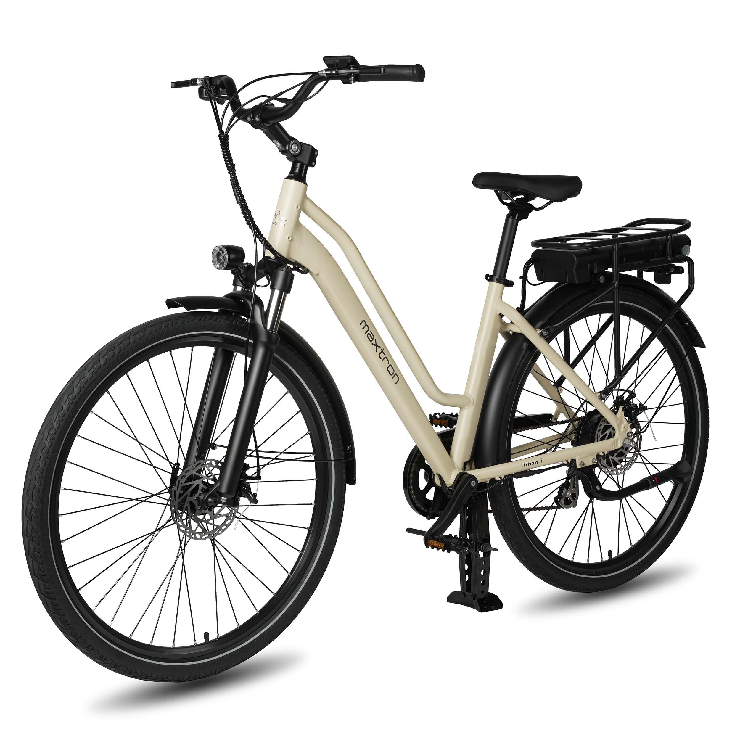 E-bike chiara con elementi neri. Vista laterale. Telaio, ruote, parafanghi, sella e batteria.