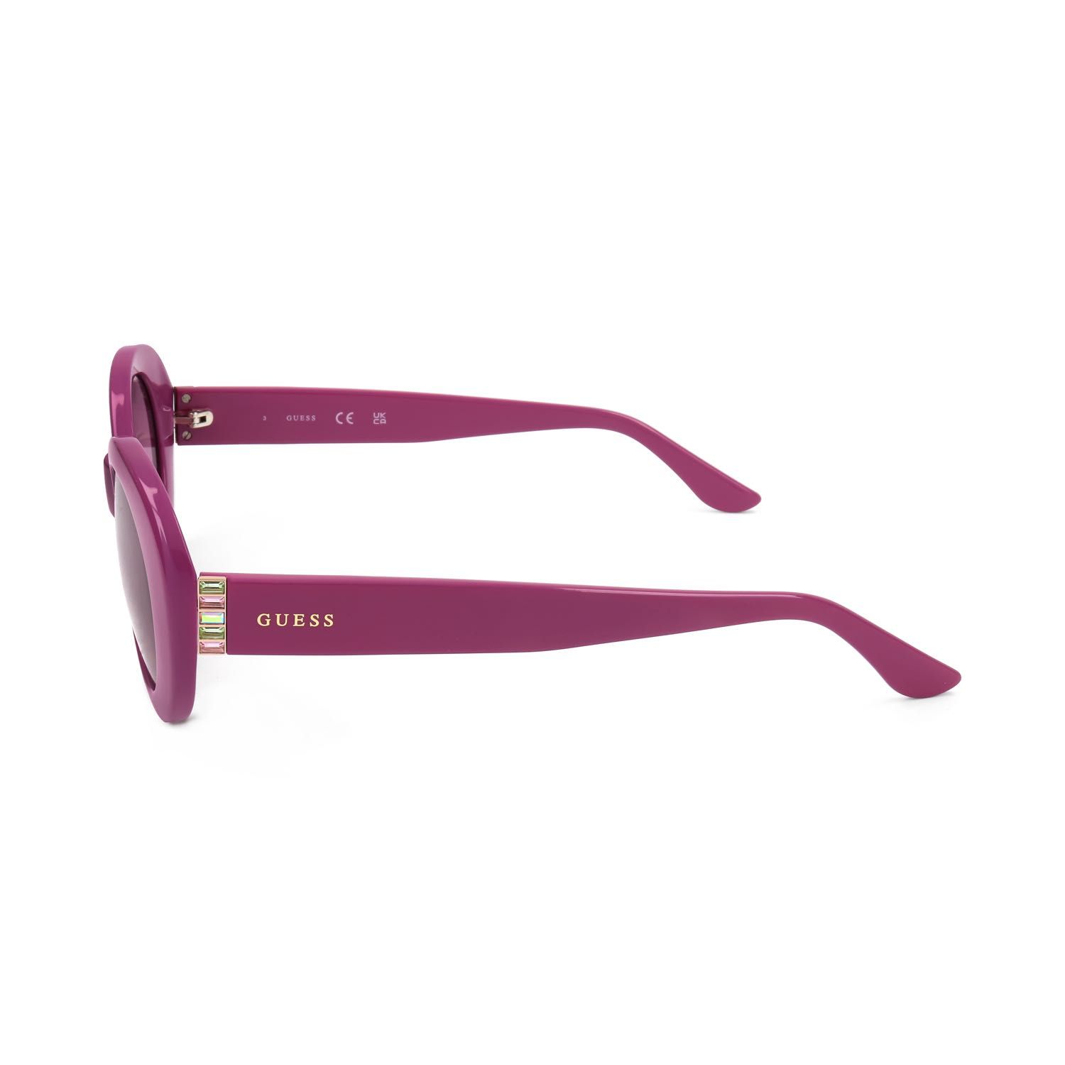 Occhiali da sole Guess viola, montatura larga con decorazioni discrete sul braccio.