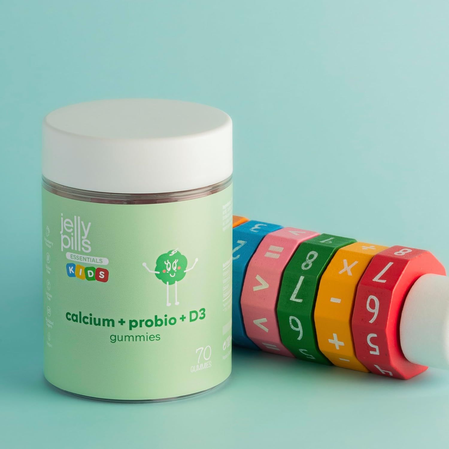 Un barattolo di Jelly Pills Kids Gummies. Scritta: calcium + probio + D3 gummies. 70 caramelle gommose. Caramelle gommose nel barattolo.