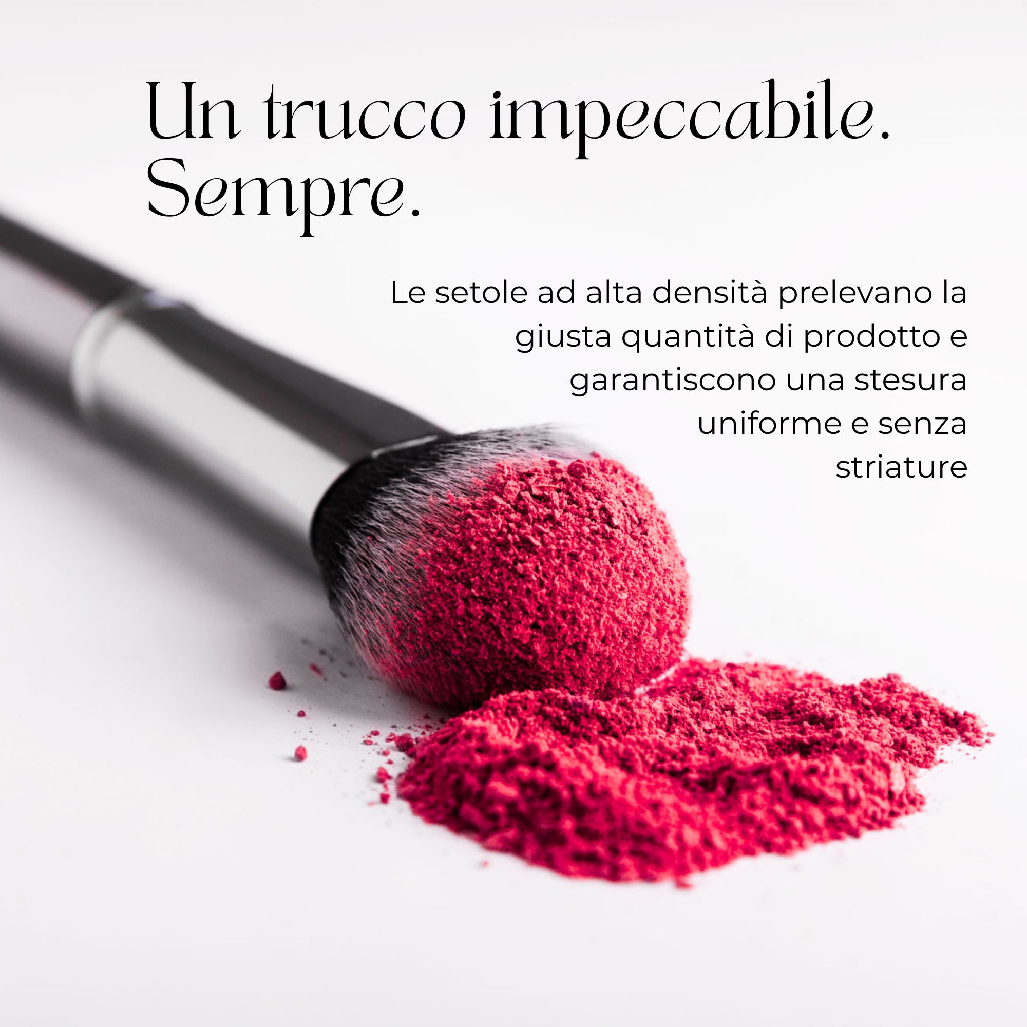 Pennello con polvere rossa. Manico argentato. Il marchio BEAUTICAL è visibile.