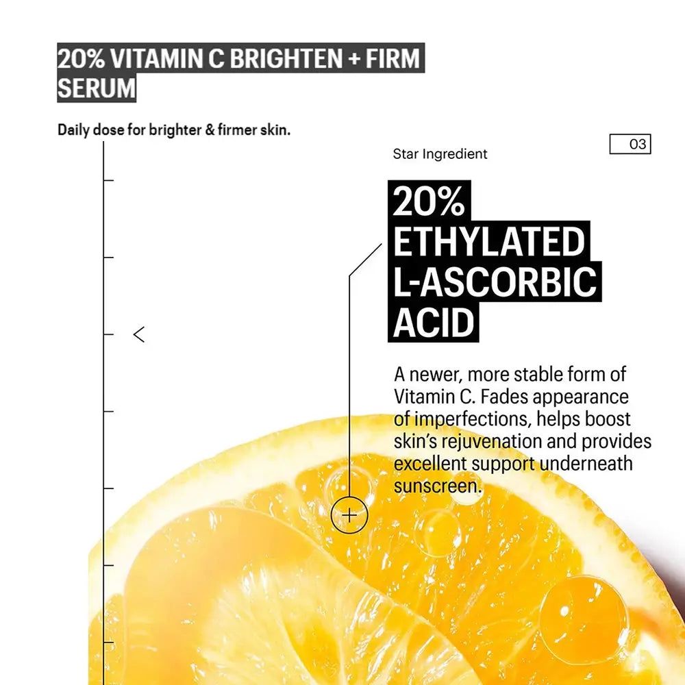Primo piano di un pannello di testo con informazioni su un siero alla vitamina C. Contiene il 20% di acido L-ascorbico etilato. Testo su benefici e utilizzo.