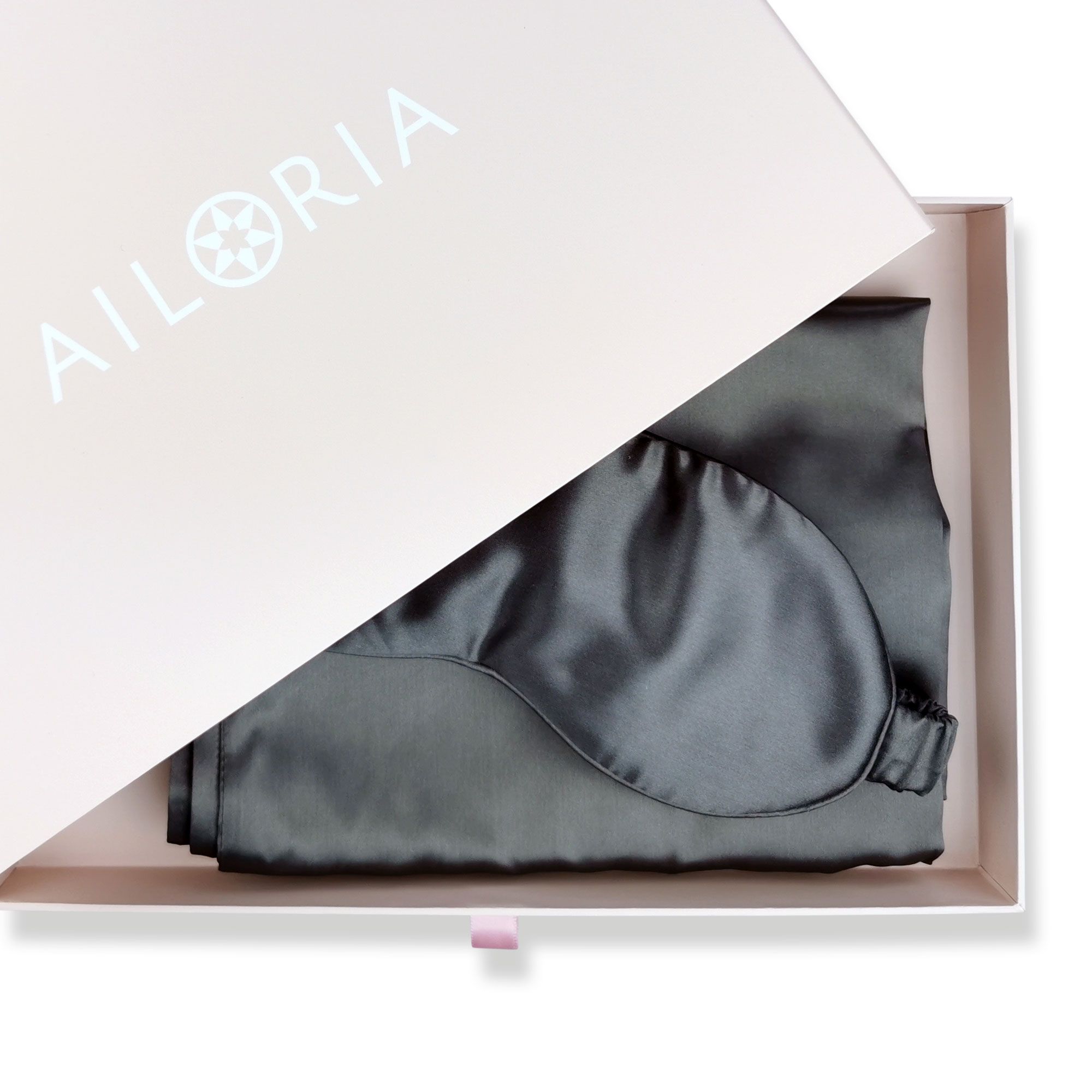 Set da notte in seta grigio scuro con maschera per gli occhi, in una scatola regalo aperta con logo "AILORIA".