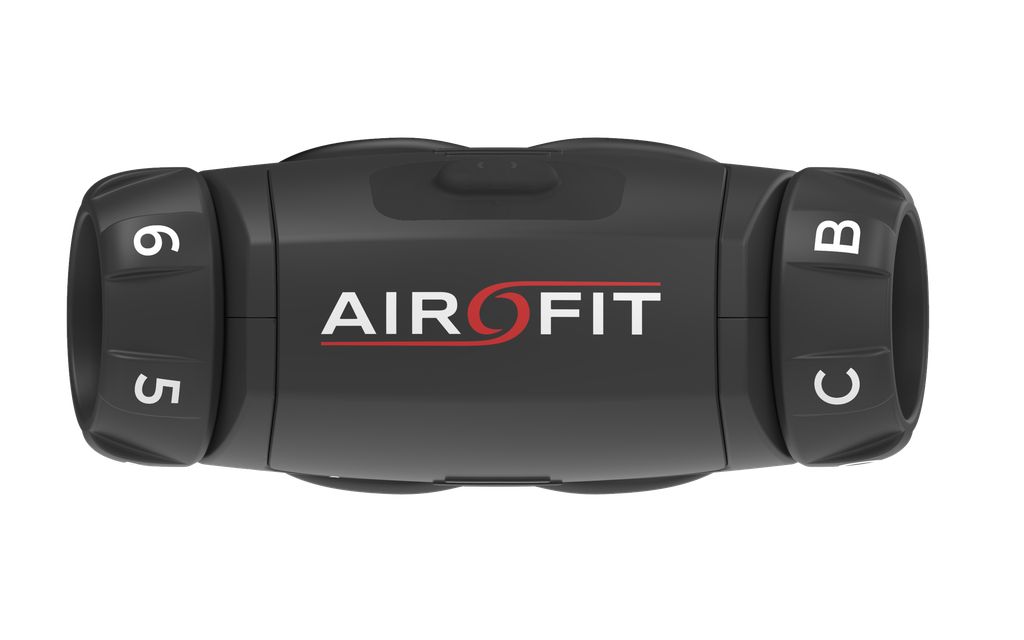 Dispositivo di allenamento respiratorio nero con logo AIRFIT. Numeri 5 e 6, lettere B e C sui lati. Forma rettangolare.