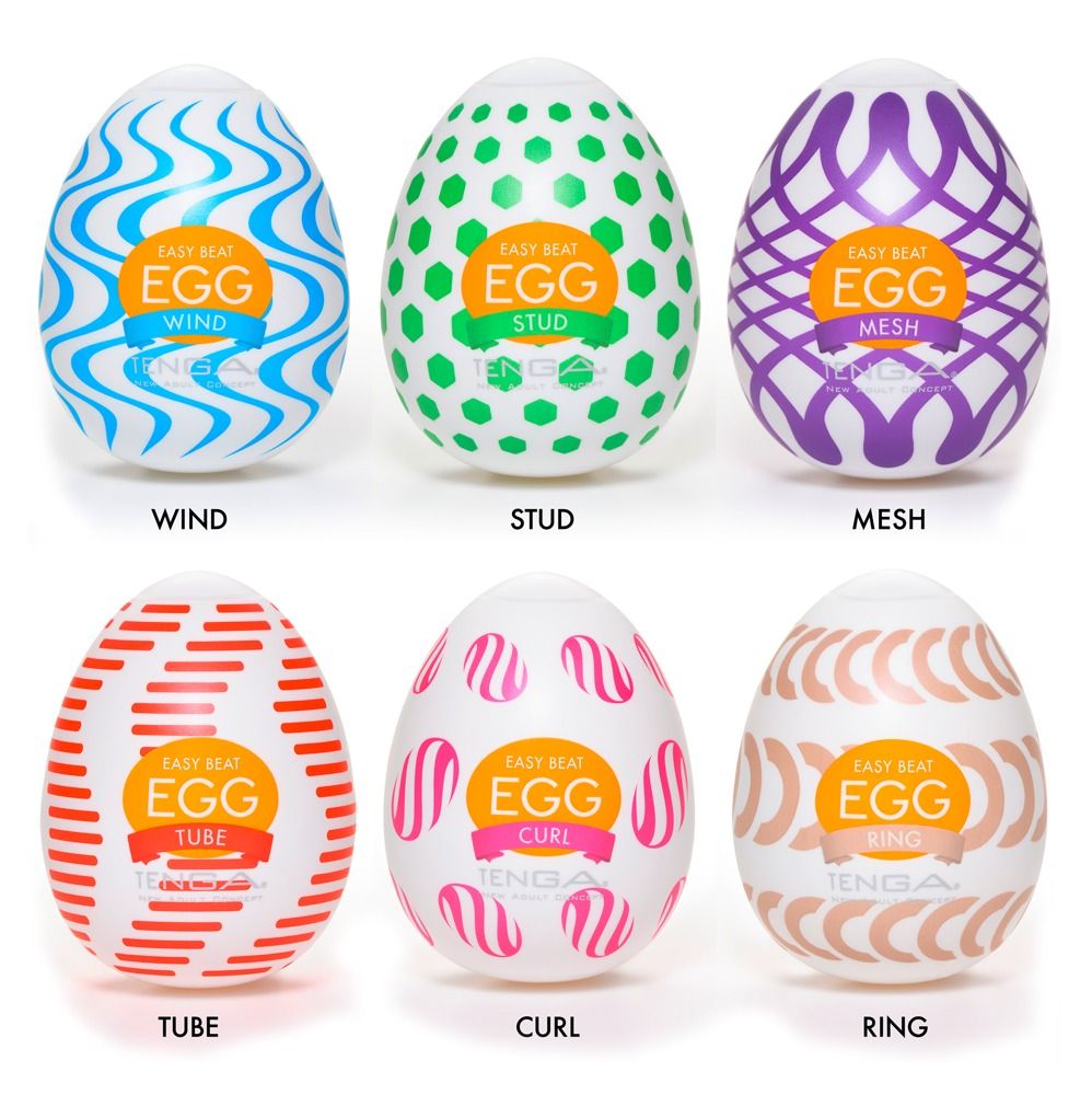 Sei masturbatori a forma di uovo con diversi motivi e colori. Ogni uovo ha la scritta "EASY BEAT EGG" e il nome del modello.