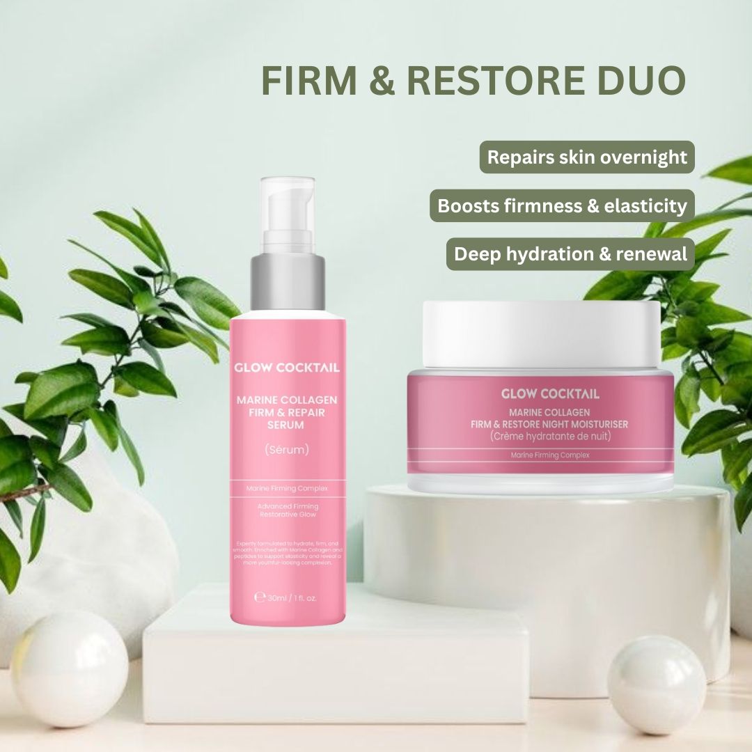 Set notte Glow Cocktail su piedistallo. Flacone con pompa e vasetto. Testo: Marine Collagen Firm & Repair Serum e Night Moisturizer.