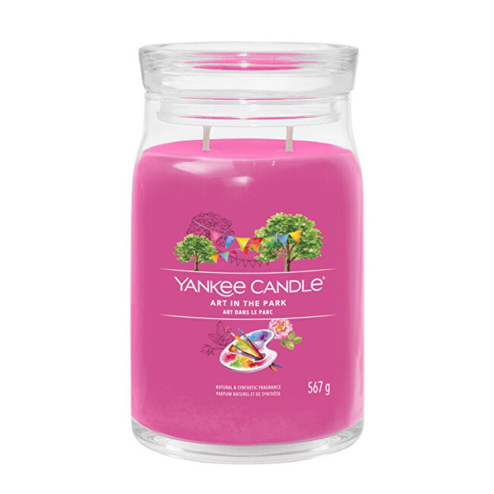 Candela profumata rosa in vetro con coperchio. Scritta: Yankee Candle, Art in the Park. Peso: 567 g.