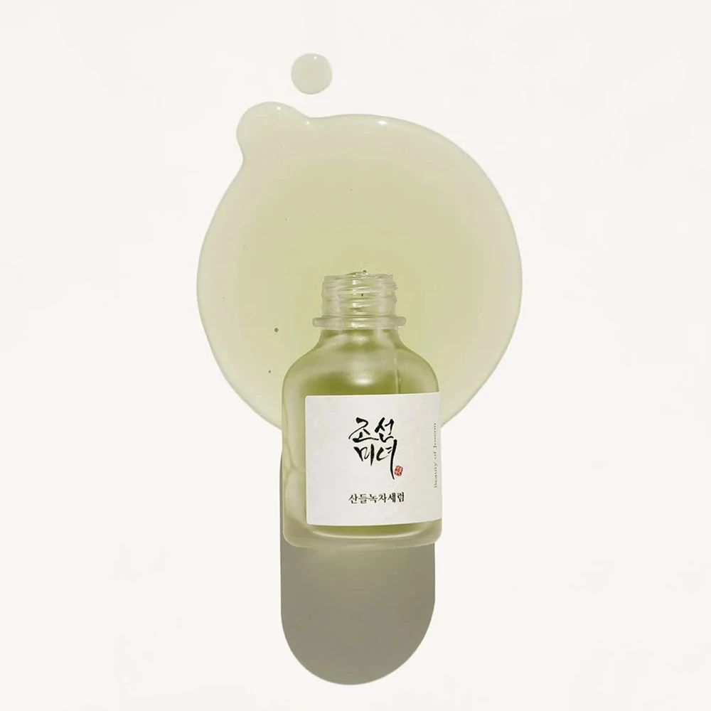Liquido e flacone. Liquido verde. Scritta: Beauty of Joseon.