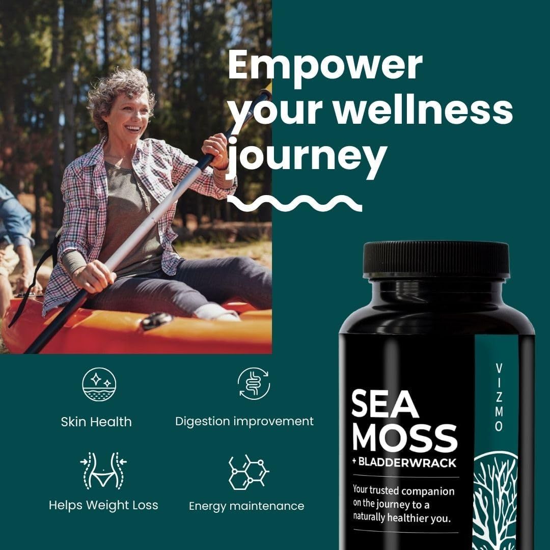 Donna in kayak. Flacone di capsule Sea Moss. Testo: Vizmo, Sea Moss + Bladderwrack, Skin Health, Digestion Improvement.