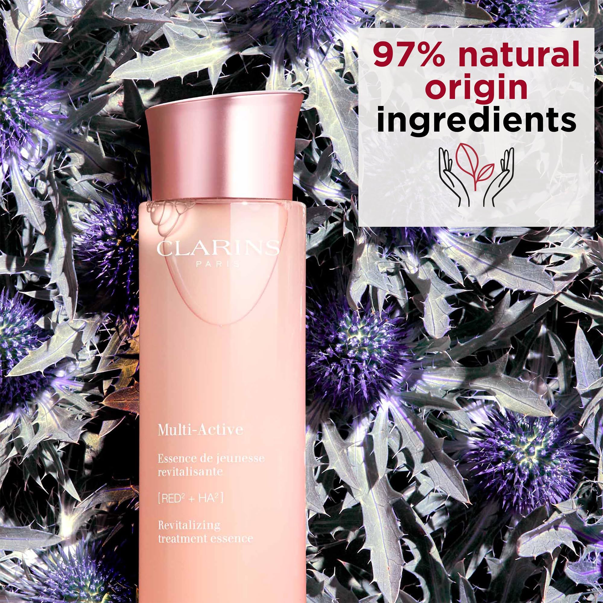Essenza Clarins Multi-Active. Flacone rosa con tappo argento. Testo: Multi-Active, Revitalizing treatment essence. Sfondo: fiori.