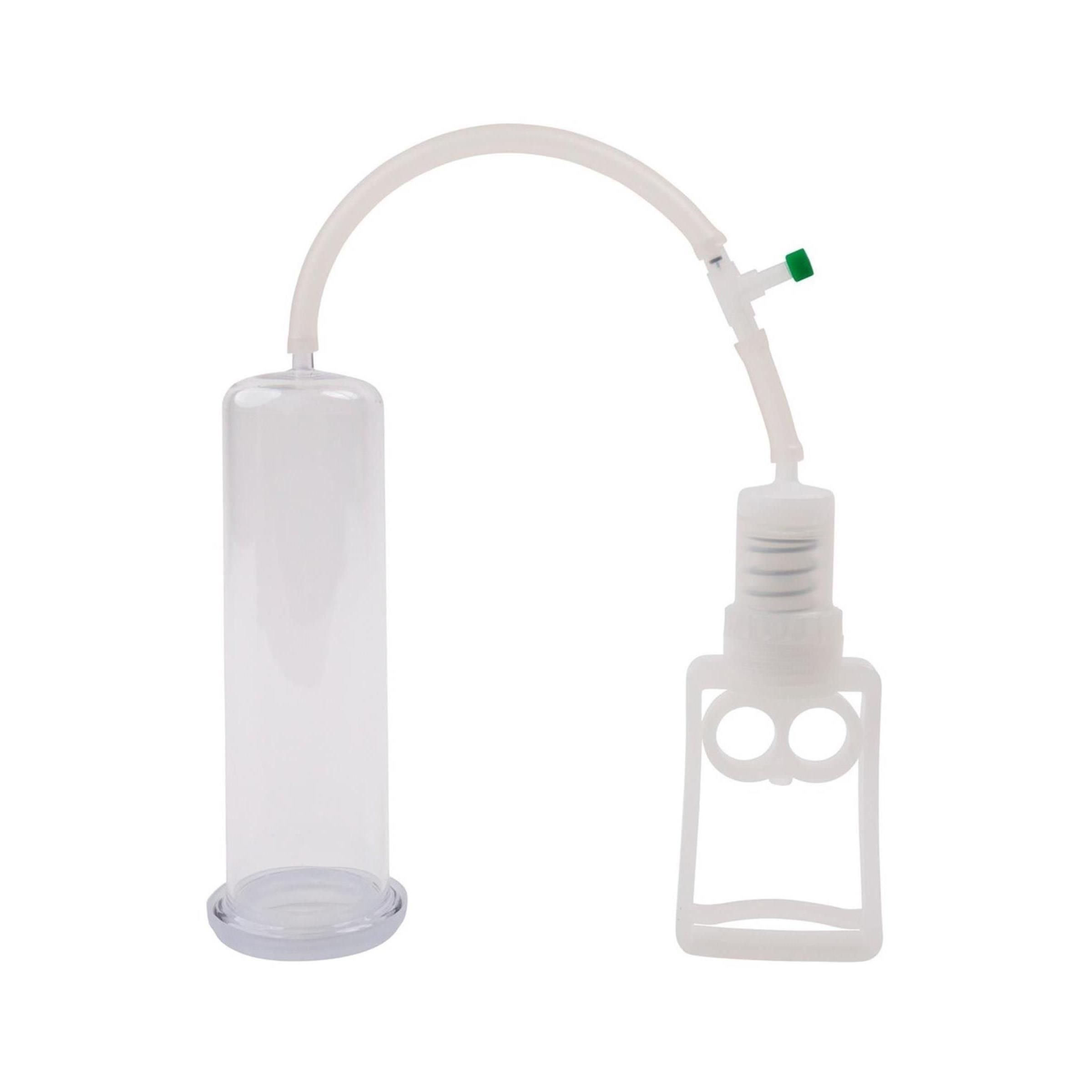 Pompa per pene con cilindro trasparente, tubo e impugnatura bianchi. È visibile una valvola verde. Il prodotto è isolato.