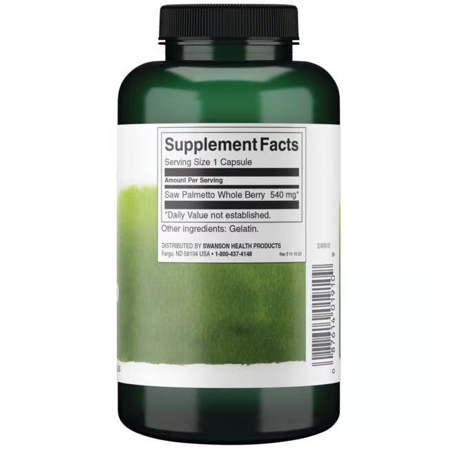 Flacone verde con etichetta bianca. Scritta: Swanson Saw Palmetto 540 mg. Informazioni nutrizionali, ingredienti e produttore.