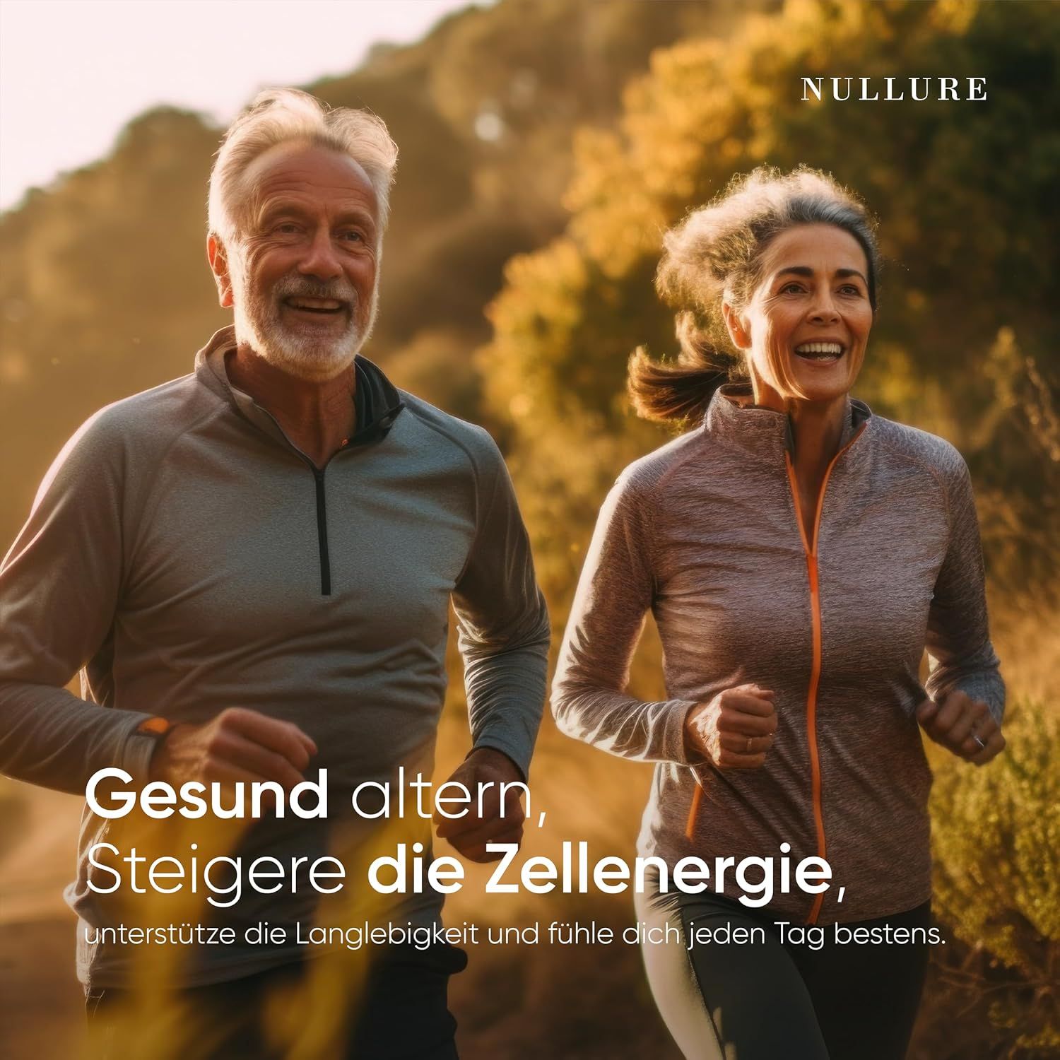 Coppia anziana che fa jogging. Testo: Invecchia in salute, aumenta l'energia cellulare. Nullure.
