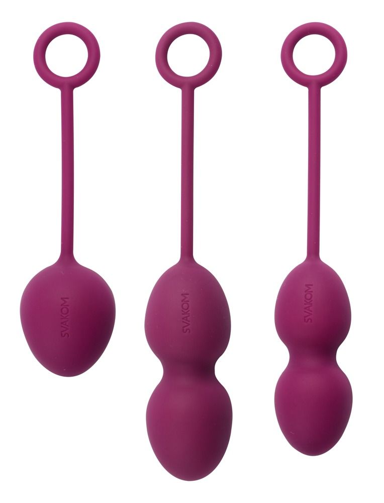 Tre palline per esercizi di Kegel viola di diverse dimensioni con cordini e anelli.