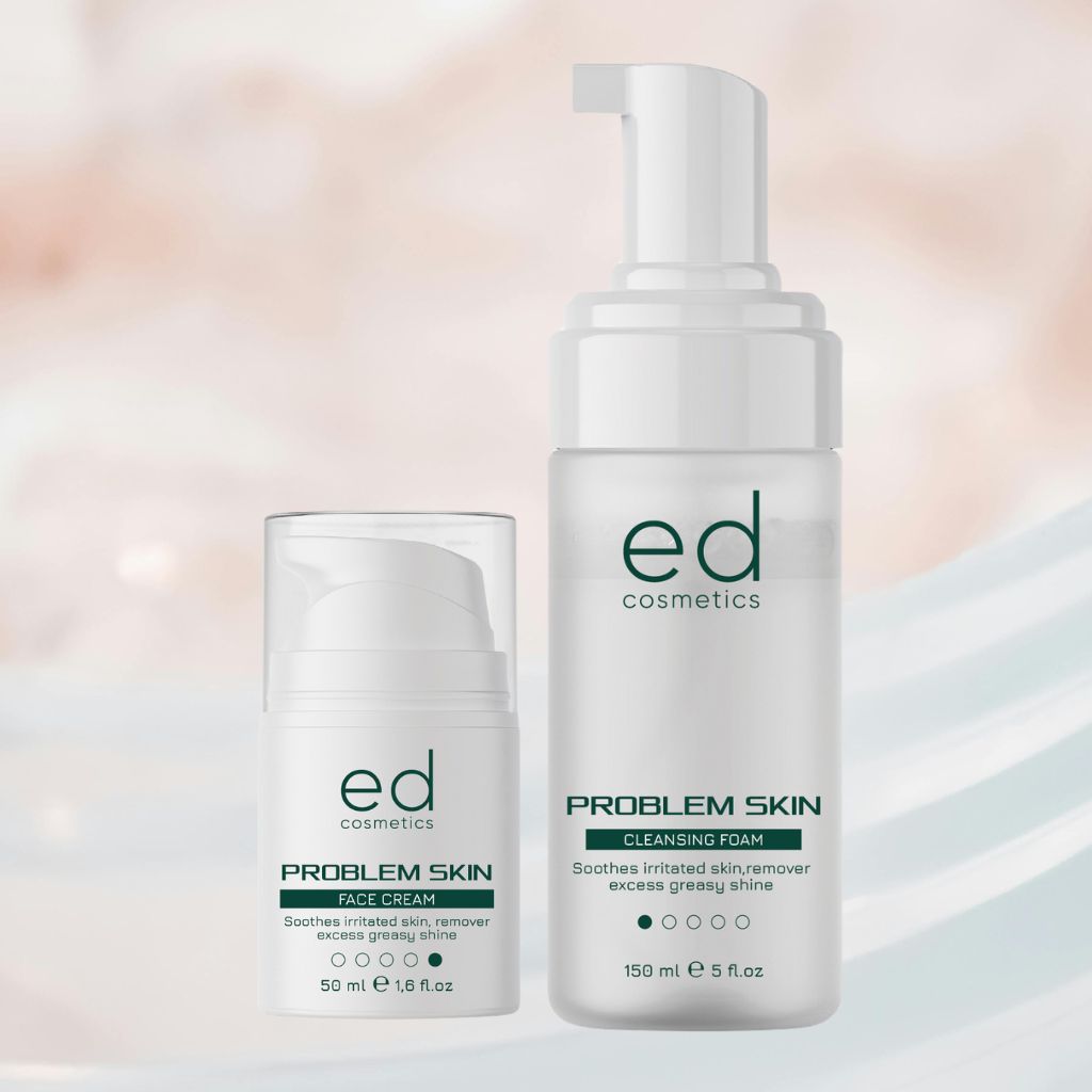 Due flaconi. Sinistra: ed cosmetics, PROBLEM SKIN FACE CREAM. Destra: ed cosmetics, PROBLEM SKIN CLEANSING FOAM.
