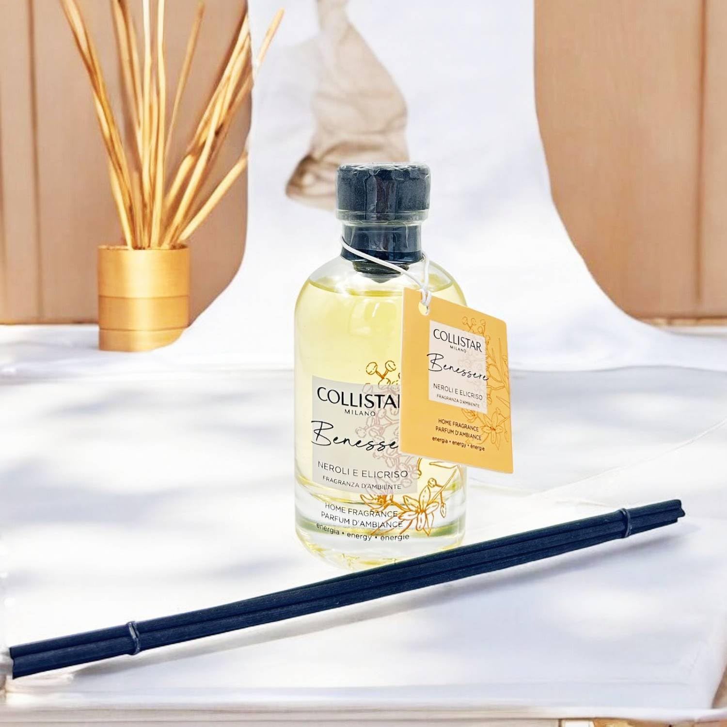 Flacone diffusore e bastoncini profumati. Collistar Benessere. Neroli e Elicriso. Con etichetta.
