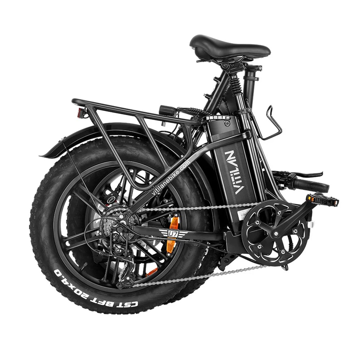 E-bike nera piegata, pneumatici larghi. Marchio Vitilan. Portapacchi, fanale posteriore, batteria e dettagli meccanici.
