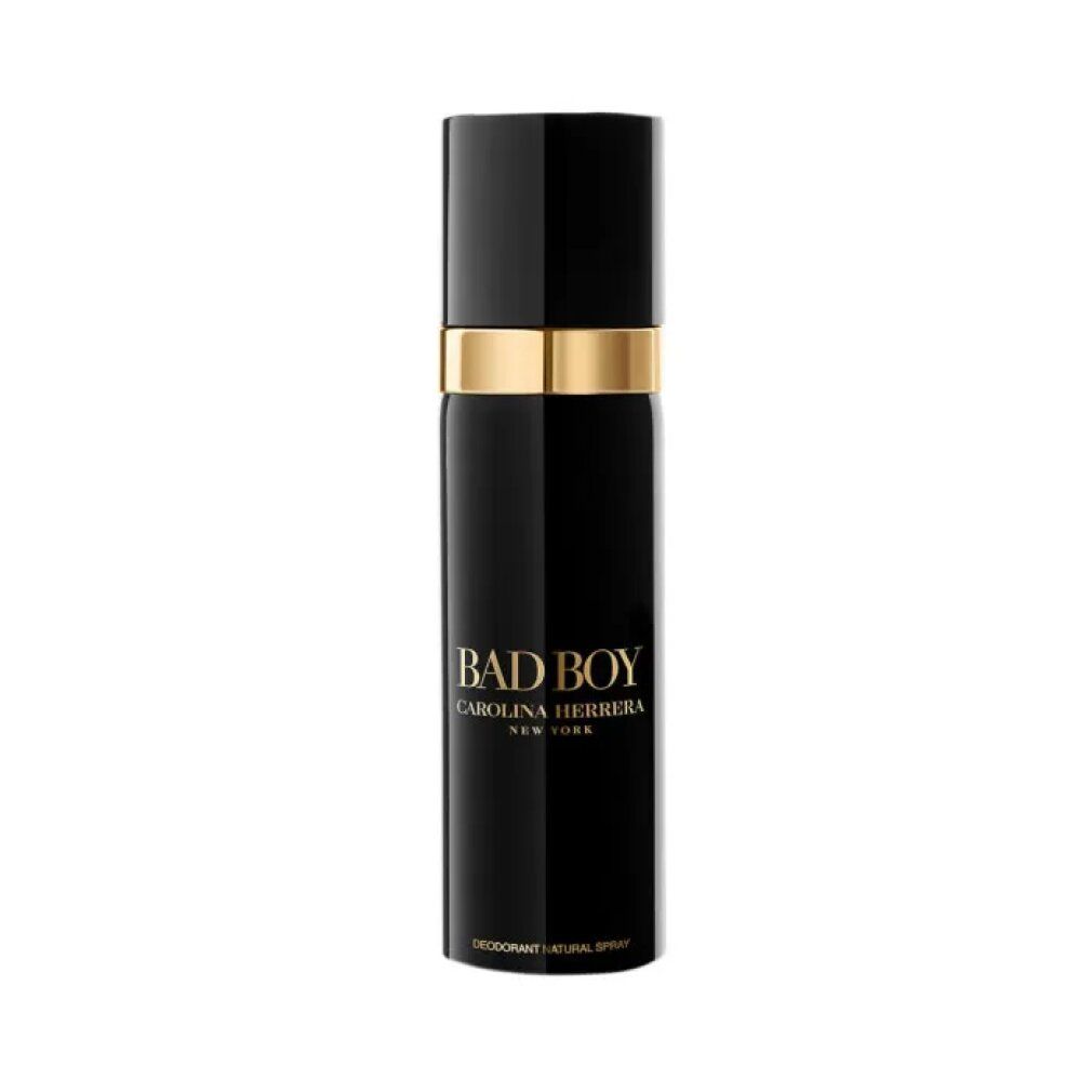 Flacone spray deodorante nero con anello dorato. Scritta: BAD BOY, Carolina Herrera, Deodorant Natural Spray.