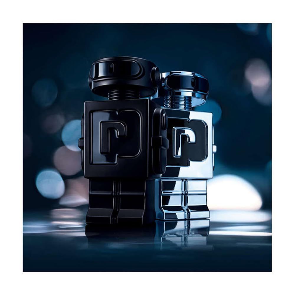 Due flaconi di profumo a forma di robot, uno nero, uno argentato. Entrambi a forma di robot. Scritta "P".