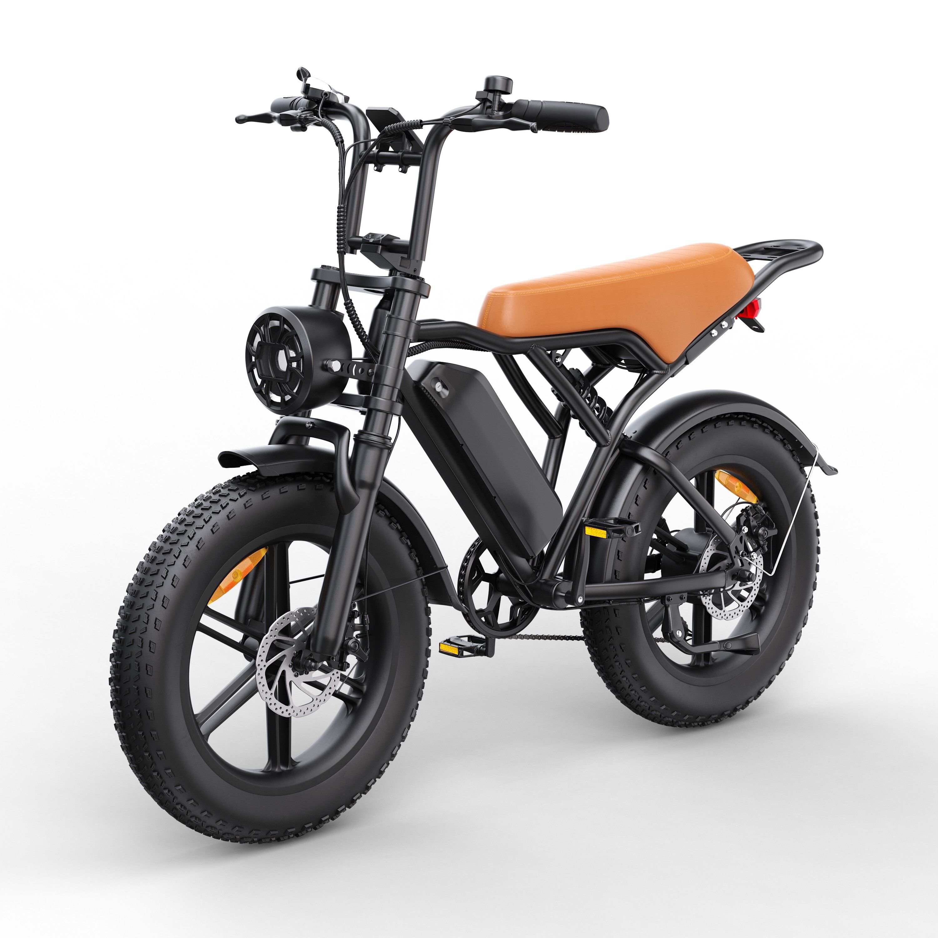 E-bike nera, sella marrone. Pneumatici larghi, faro, portapacchi. Trasmissione a 7 velocità.