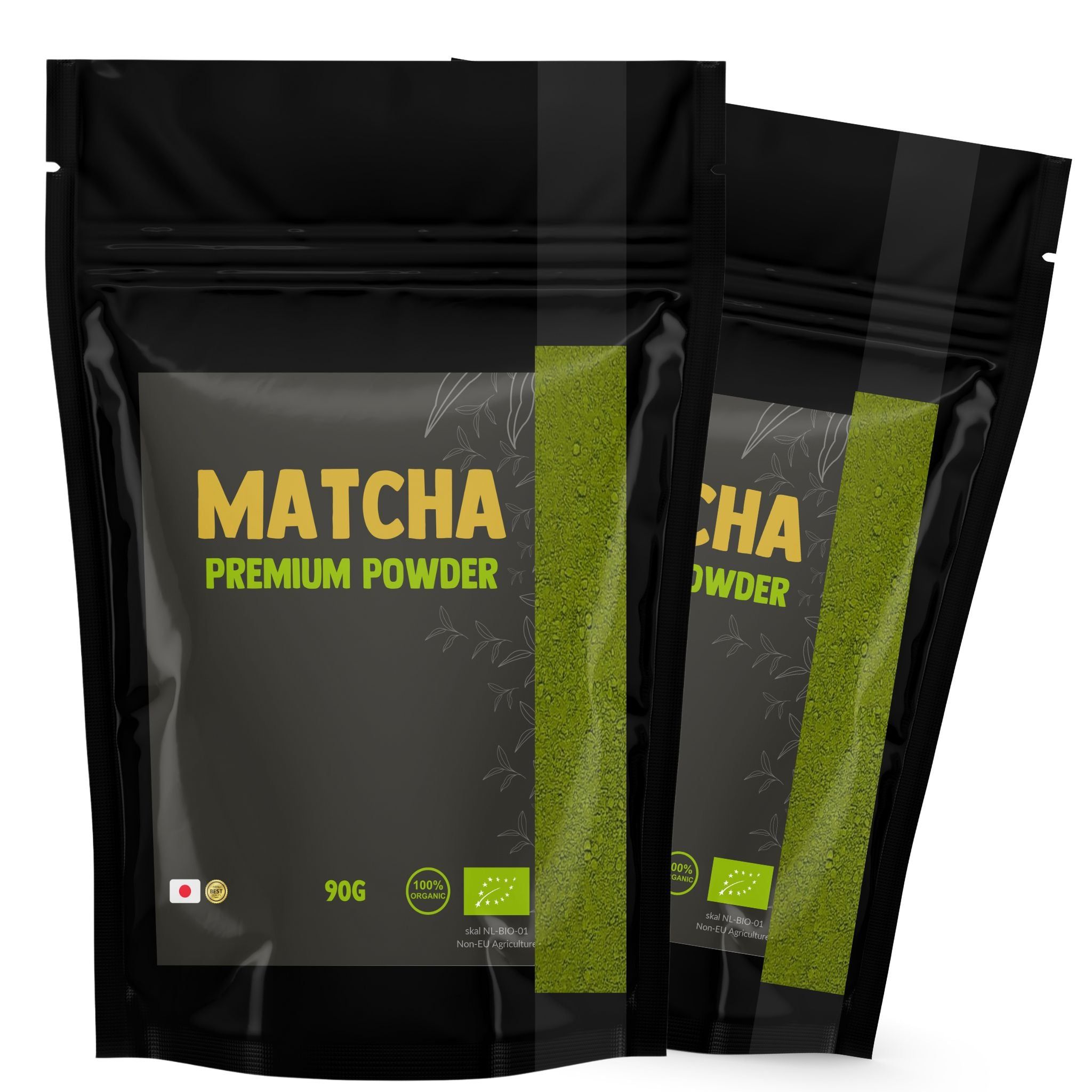 Due buste nere di polvere di matcha. Scritta: Matcha Premium Powder. 90g. Sigillo biologico.