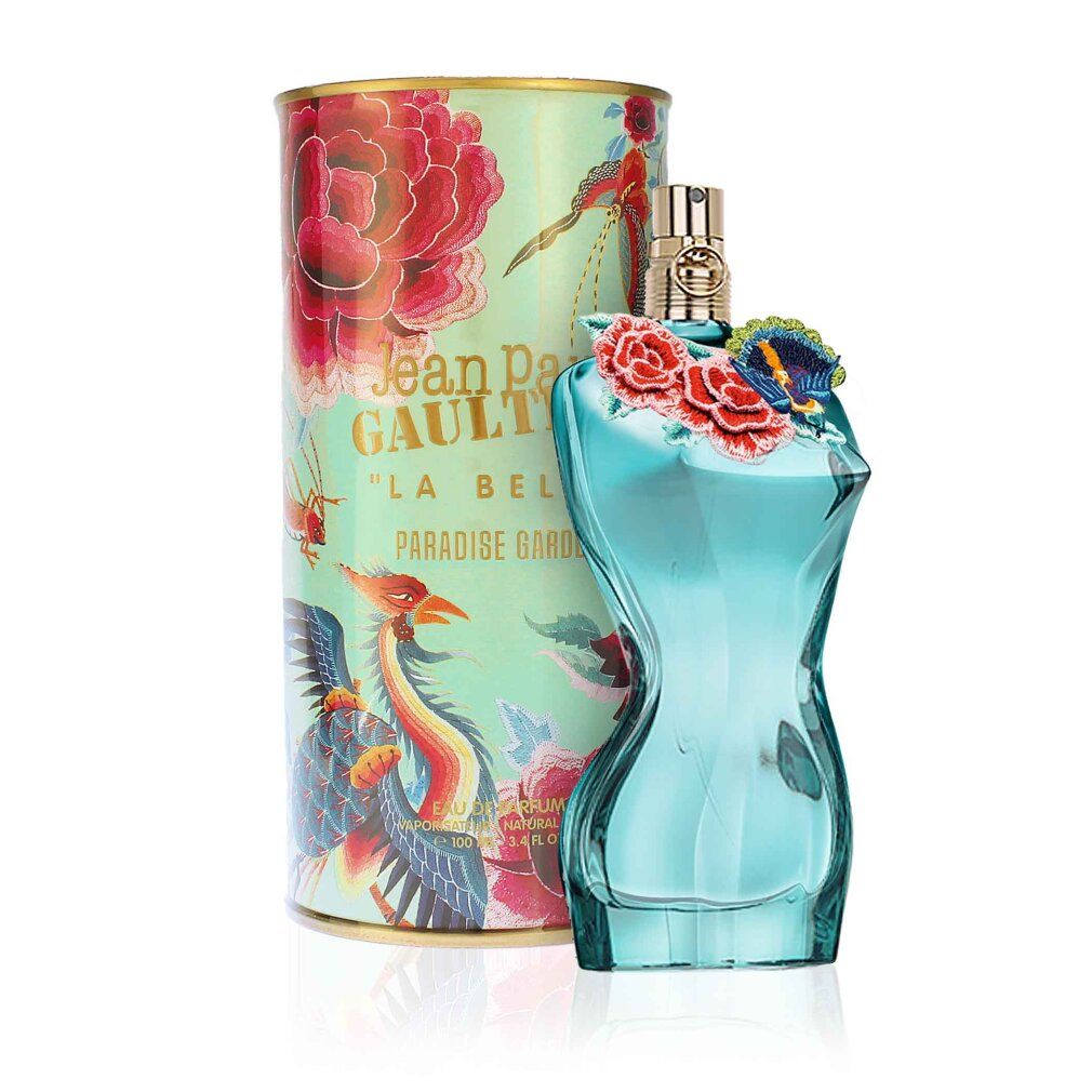 Flacone di profumo azzurro con decorazioni floreali accanto a confezione cilindrica con motivi floreali e scritte.