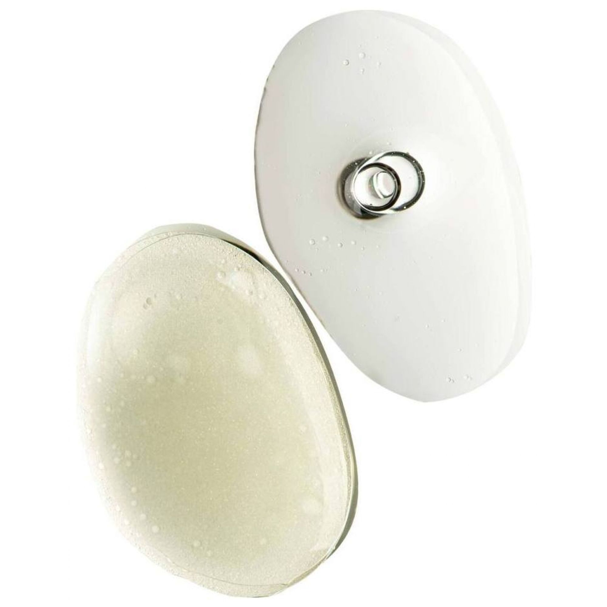 Due contenitori ovali, uno in vetro con contenuto giallo, l'altro bianco, con anelli argentati.