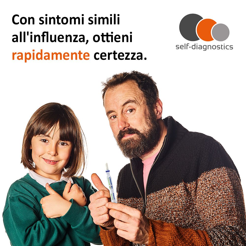 Uomo e bambino tengono un test. Pollice in su. Marchio: self-diagnostics. In caso di sintomi influenzali.