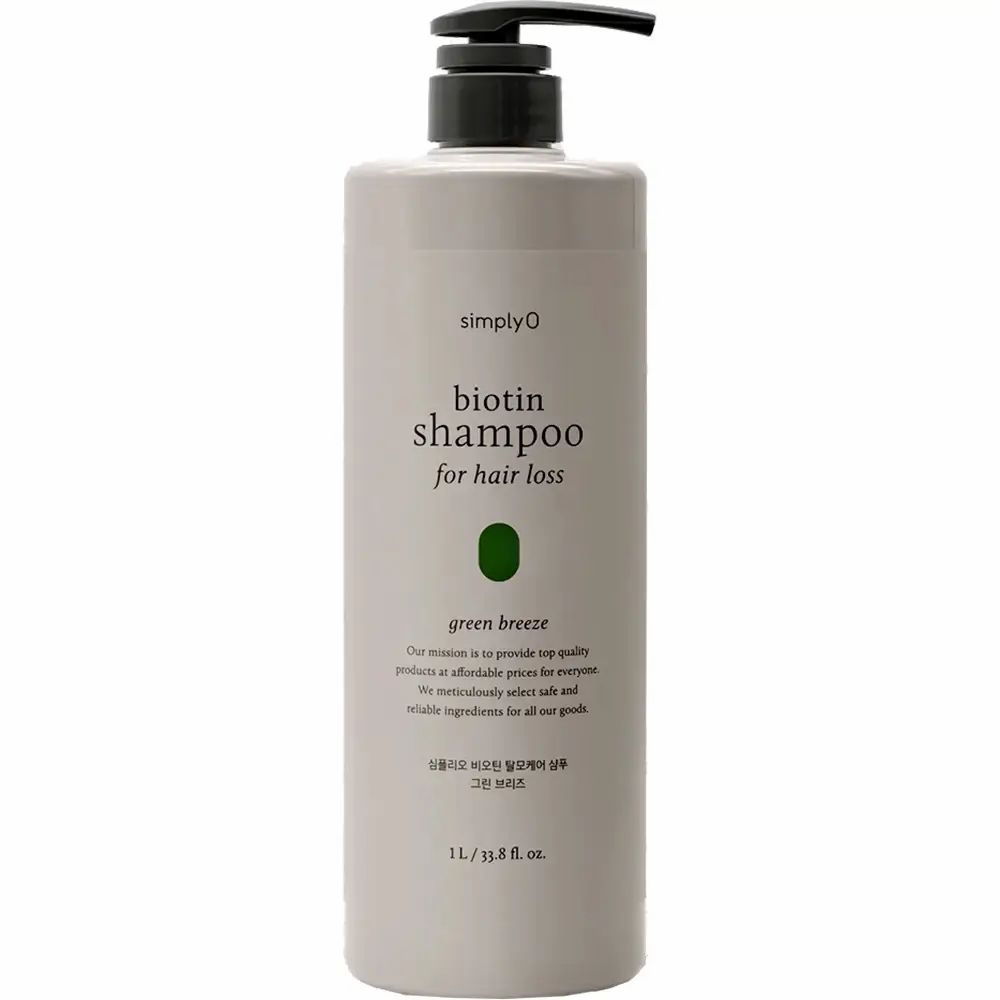 Flacone di shampoo grigio con dosatore nero. Scritta: biotin shampoo for hair loss. Marchio: simplyO.