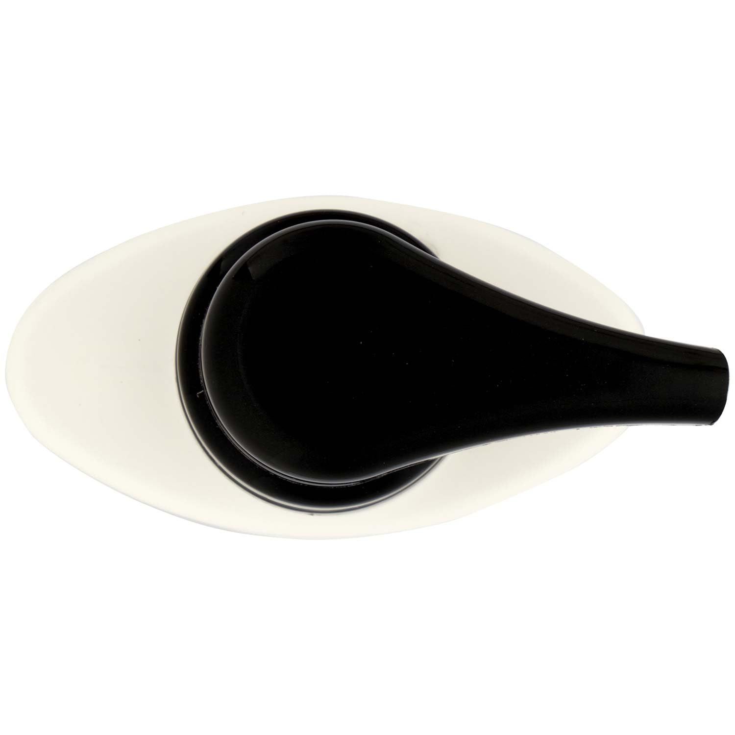 Vista dall'alto di un flacone di shampoo bianco con erogatore nero.